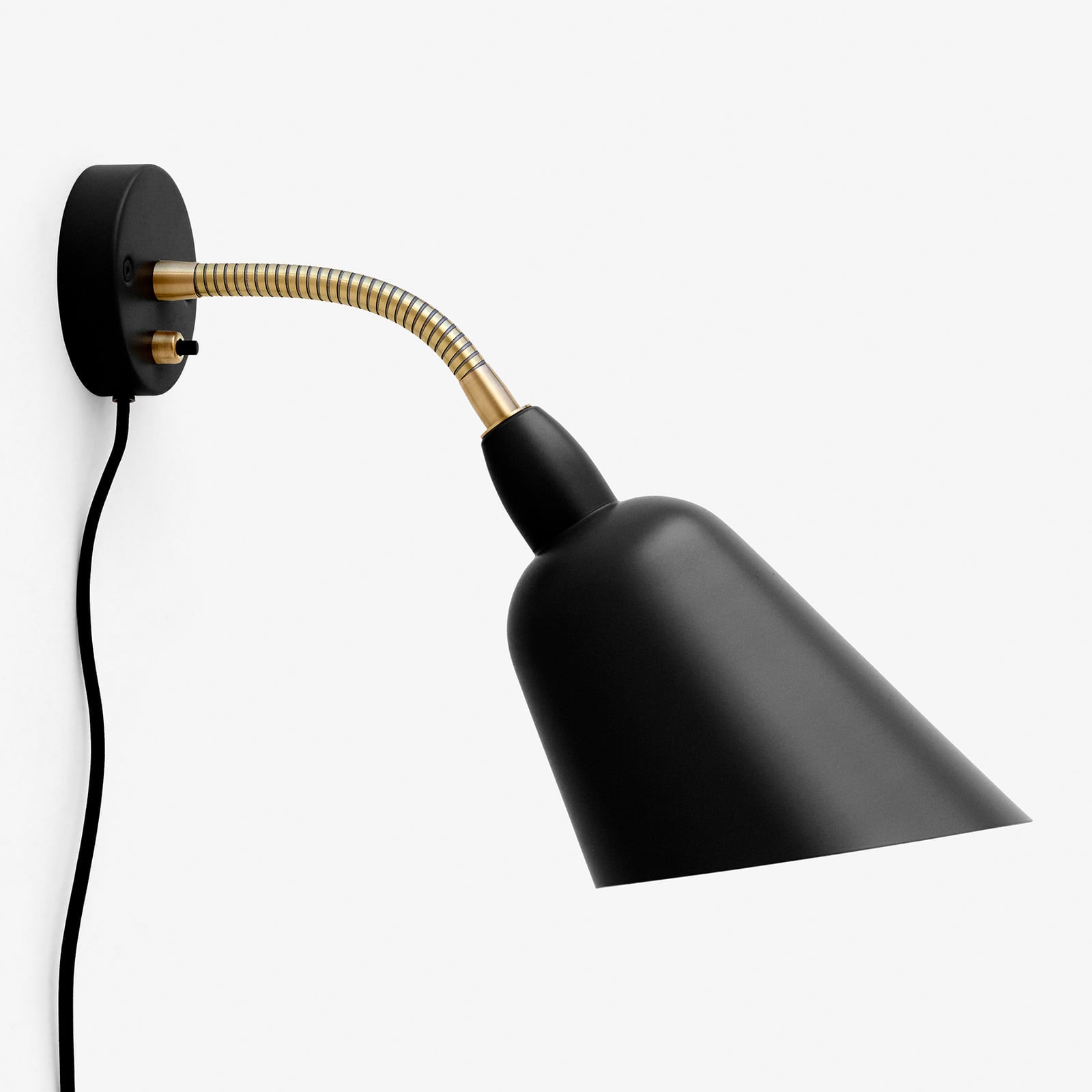 Bellevue AJ9 V&auml;gglampa Svart/M&auml;ssing &Tradition - Vardagsrum - Design - Metall - Med en ljusk&auml;lla