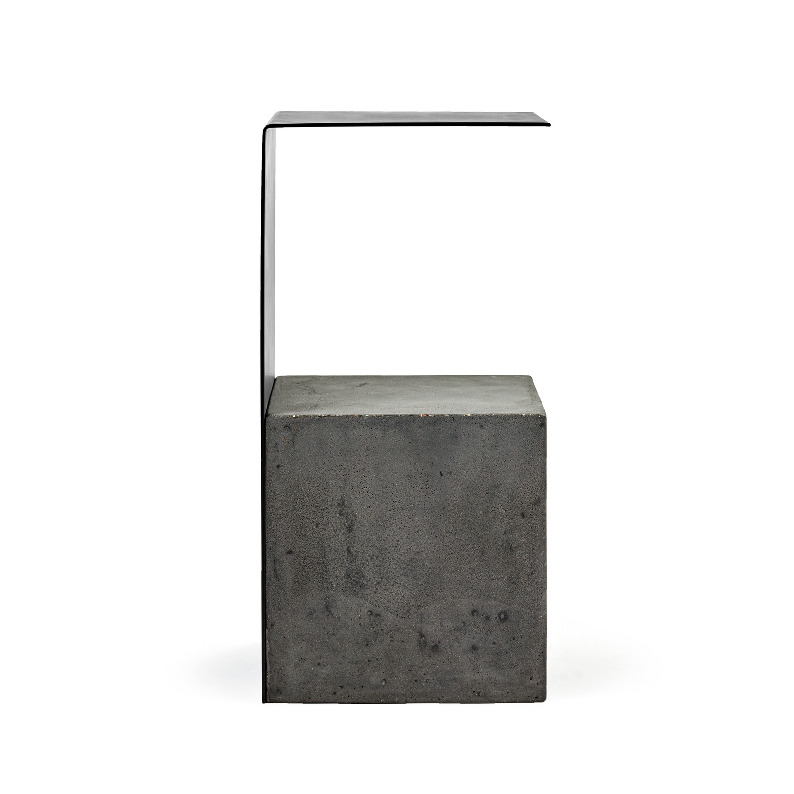 L'OBSTACLE DE L'APPARTEMENT sidebord, sort, beton, højde 60 cm – Serax