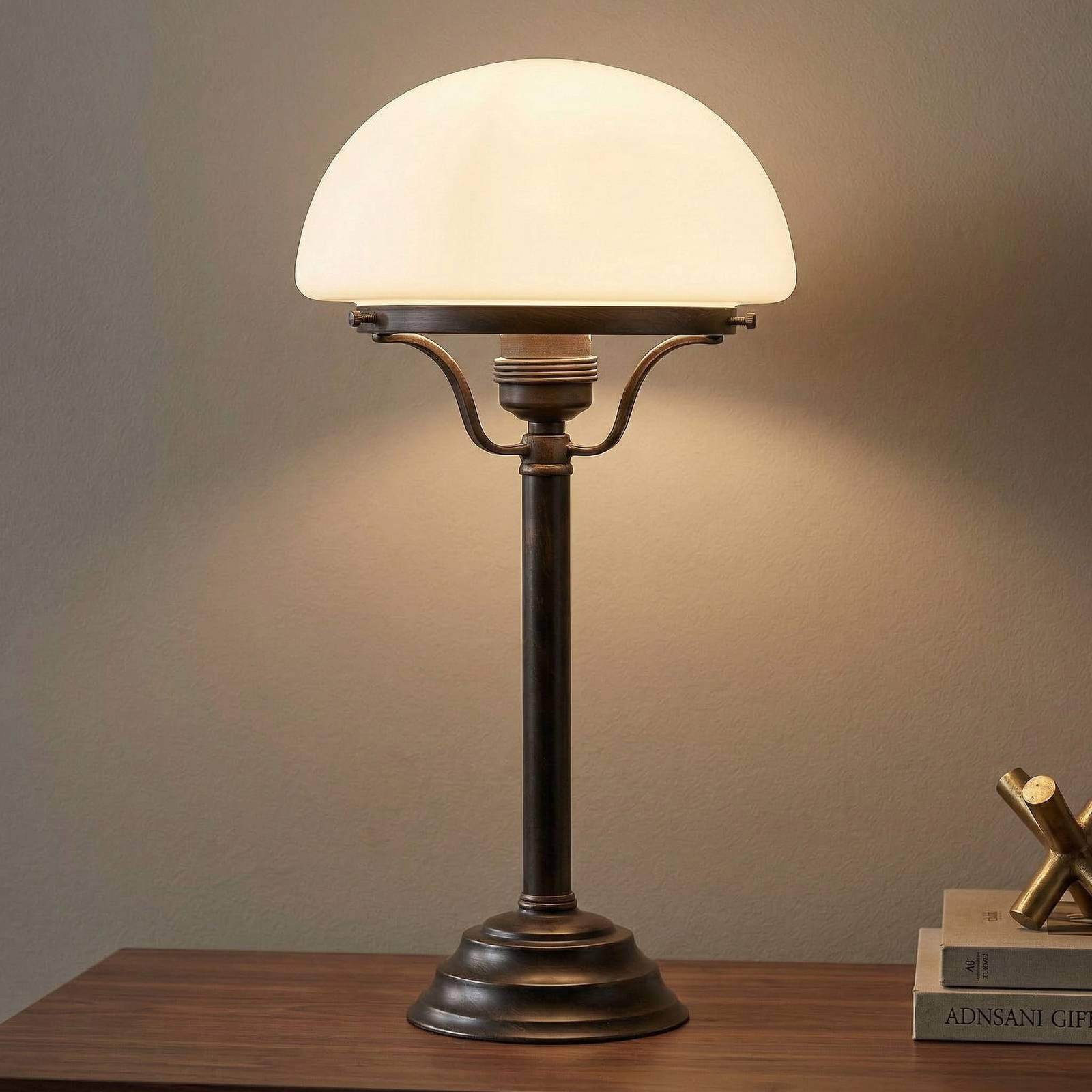 Berliner Messinglampen Lampe à poser Frank avec un style antique-rustique