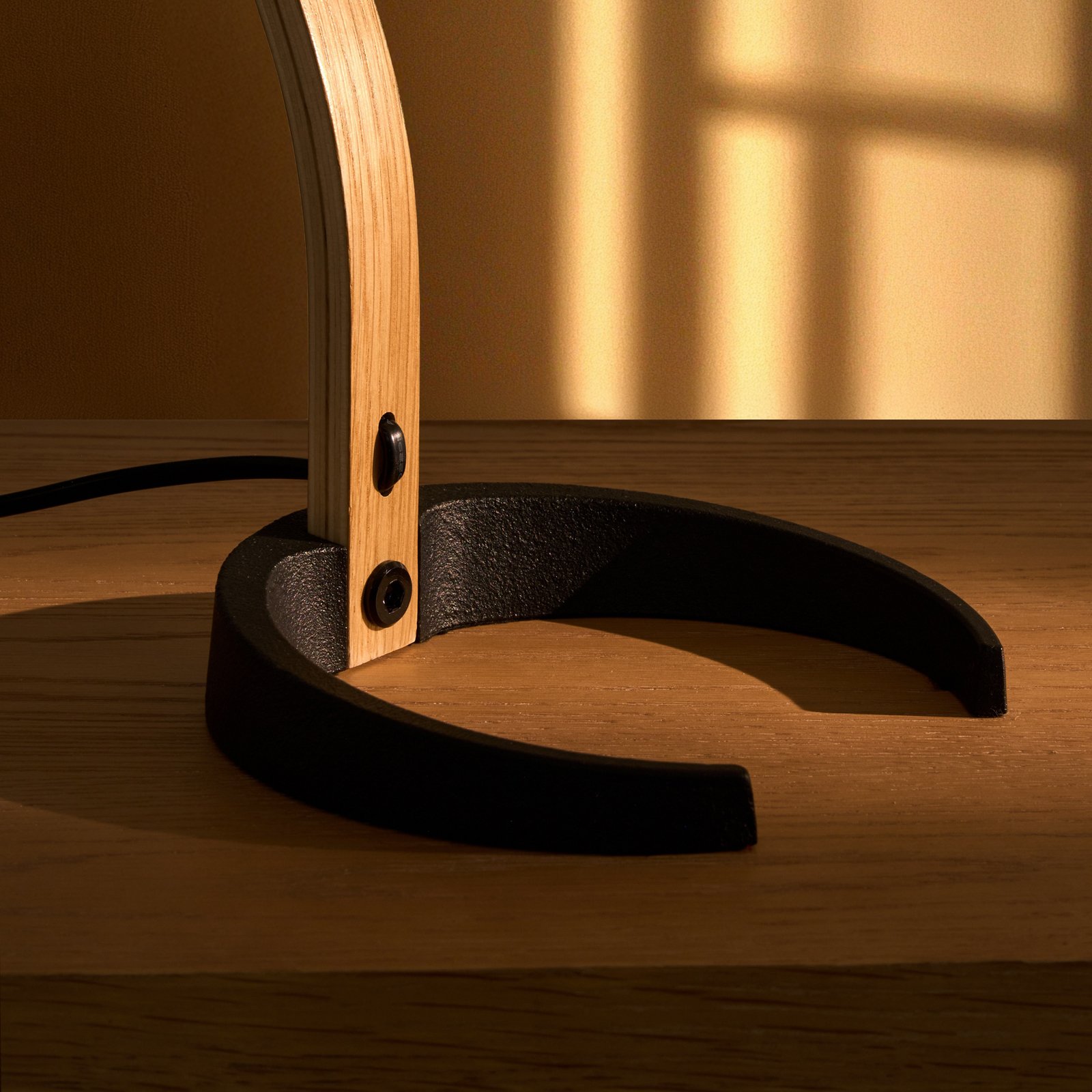 Gubi stolna lampa Timberline, drvo/bijela, lan, V 50 cm