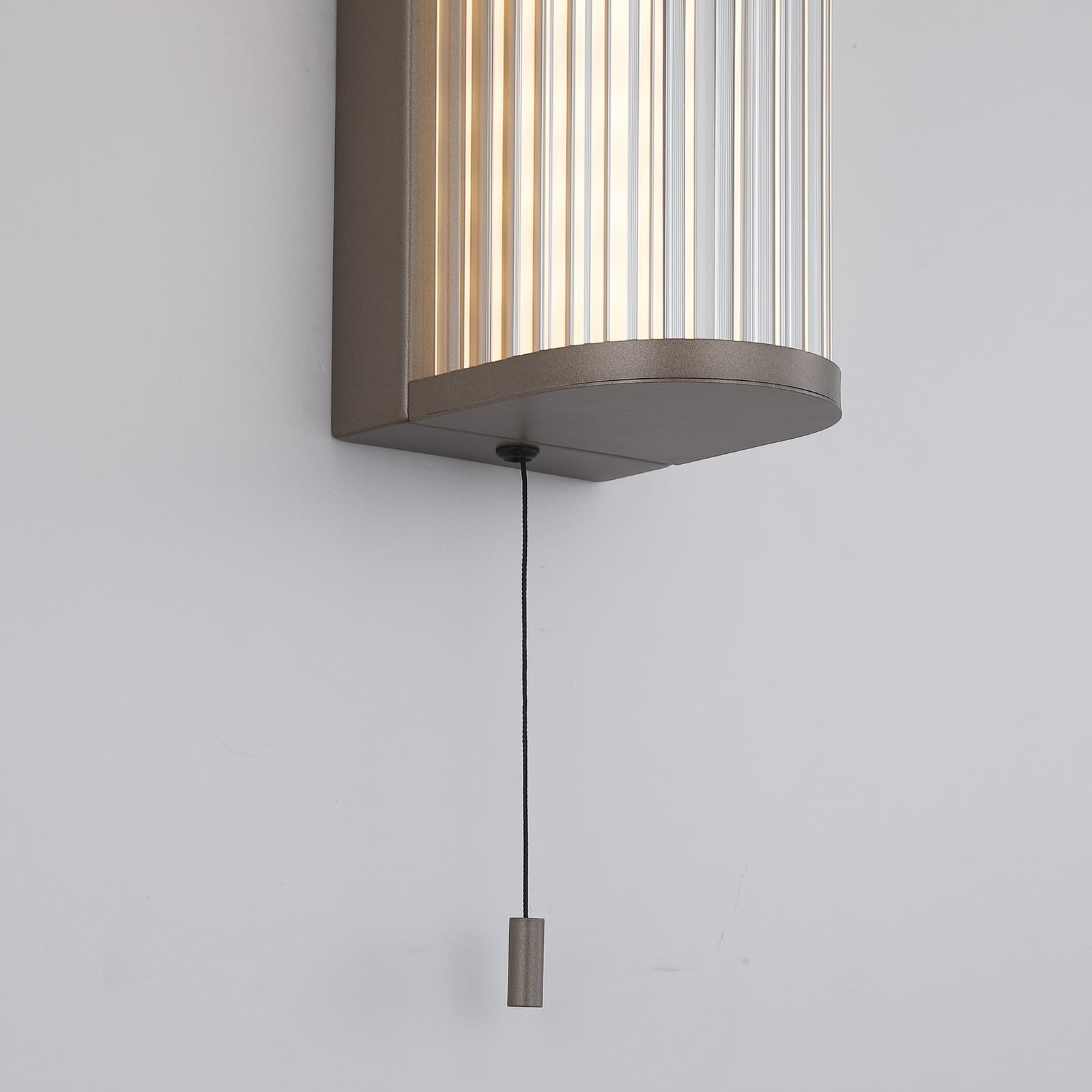 LED-Wandleuchte Rue, bronze, IP44, Metall, Glas, 3.000 K LED-Wandleuchte Rue, bronze, IP44, Metall, Glas, 3.000 K