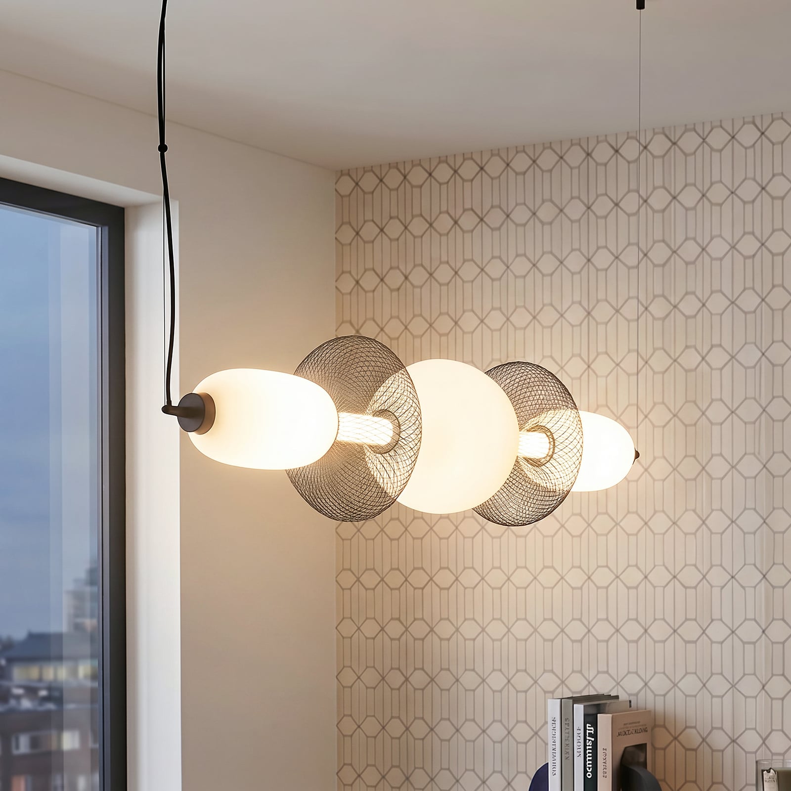 LED-riippuvalaisin Arame, musta/valkoinen, lasi, pituus 93,5 cm