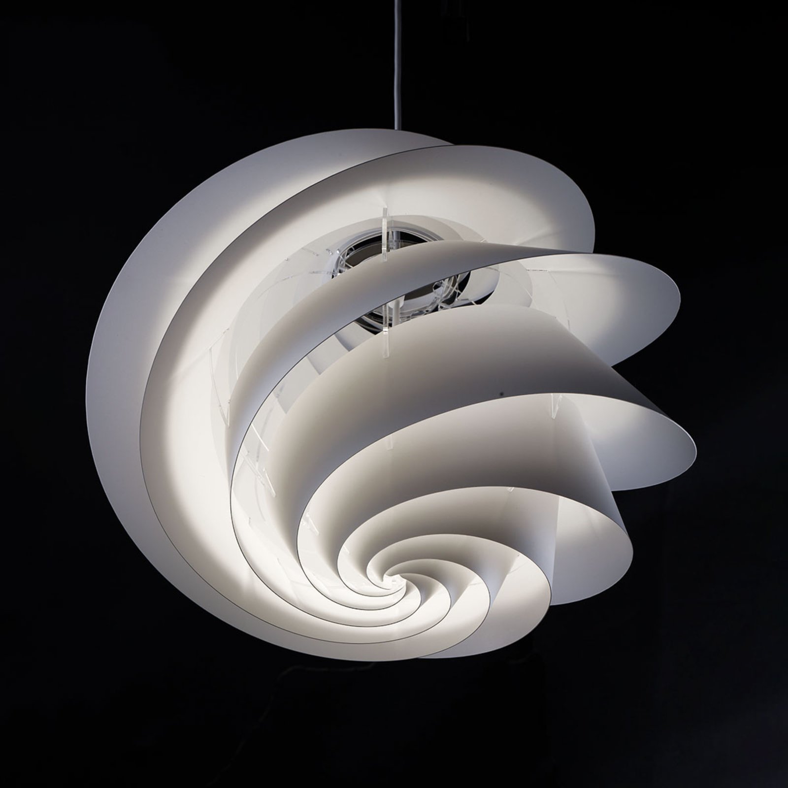 LE KLINT Swirl 3 Medium - piekaramais apgaismojums baltā krāsā