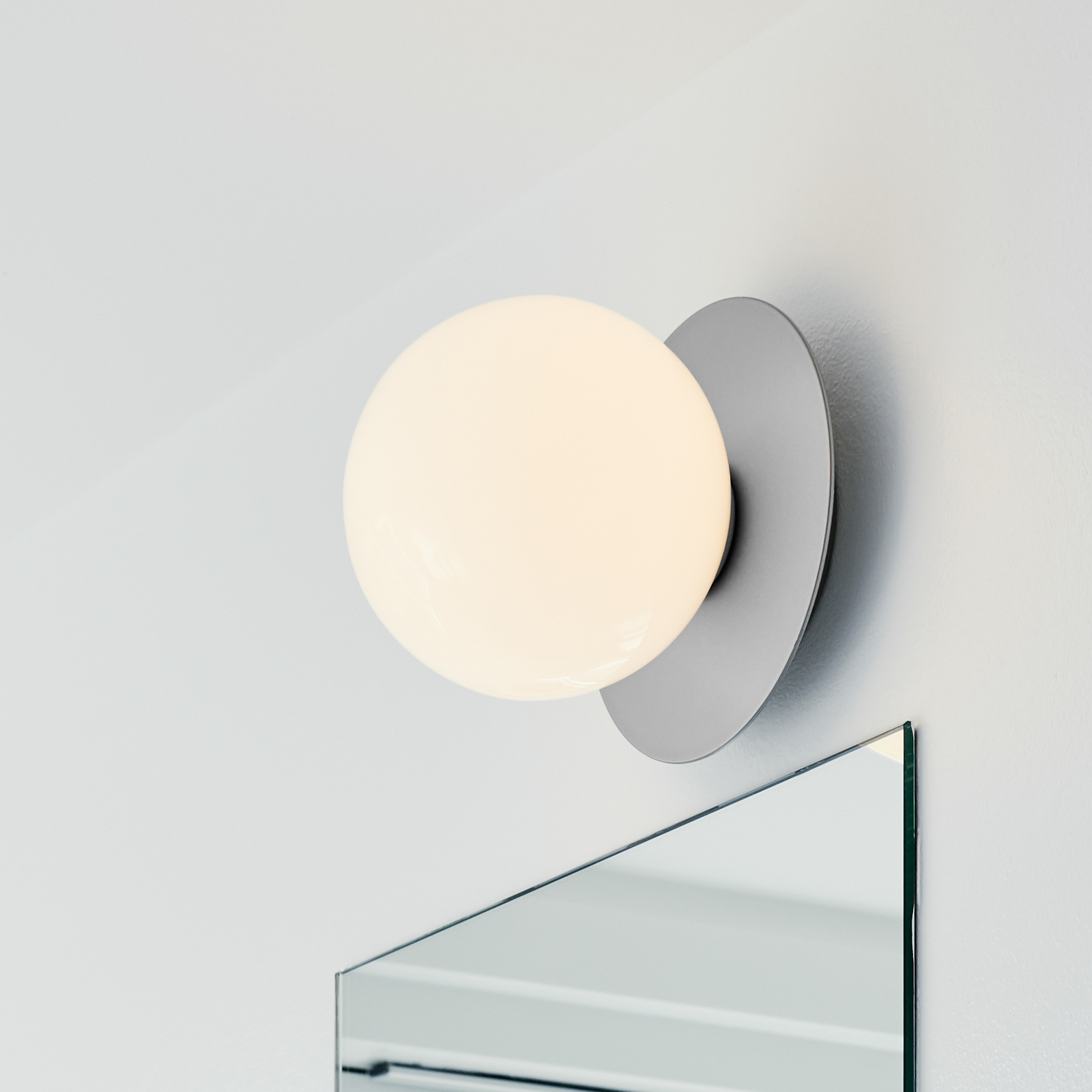 Liila 1 Wall/Ceiling Lamp IP44 Medium Light Silver/Opal White - Nuura