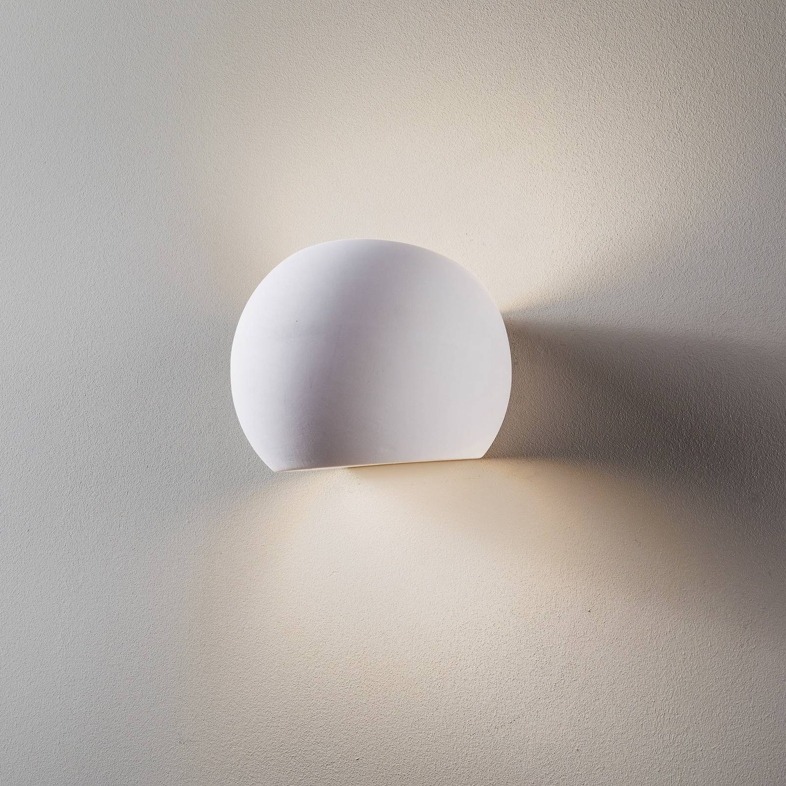 E-shop Nástenné svetlo Bullet up/down z keramiky v bielej