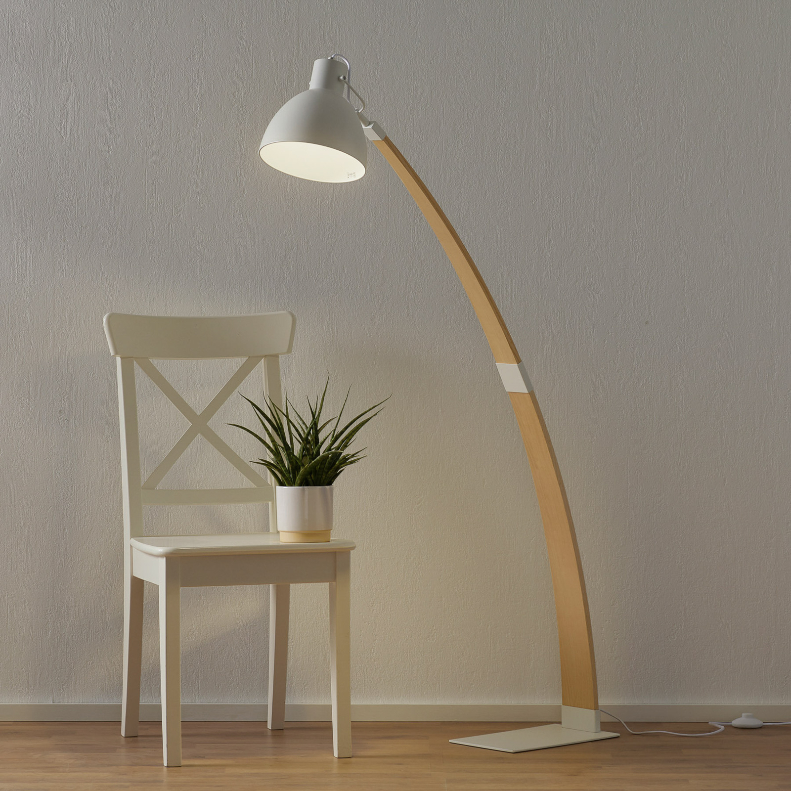 Curf floor lamp with white lampshade