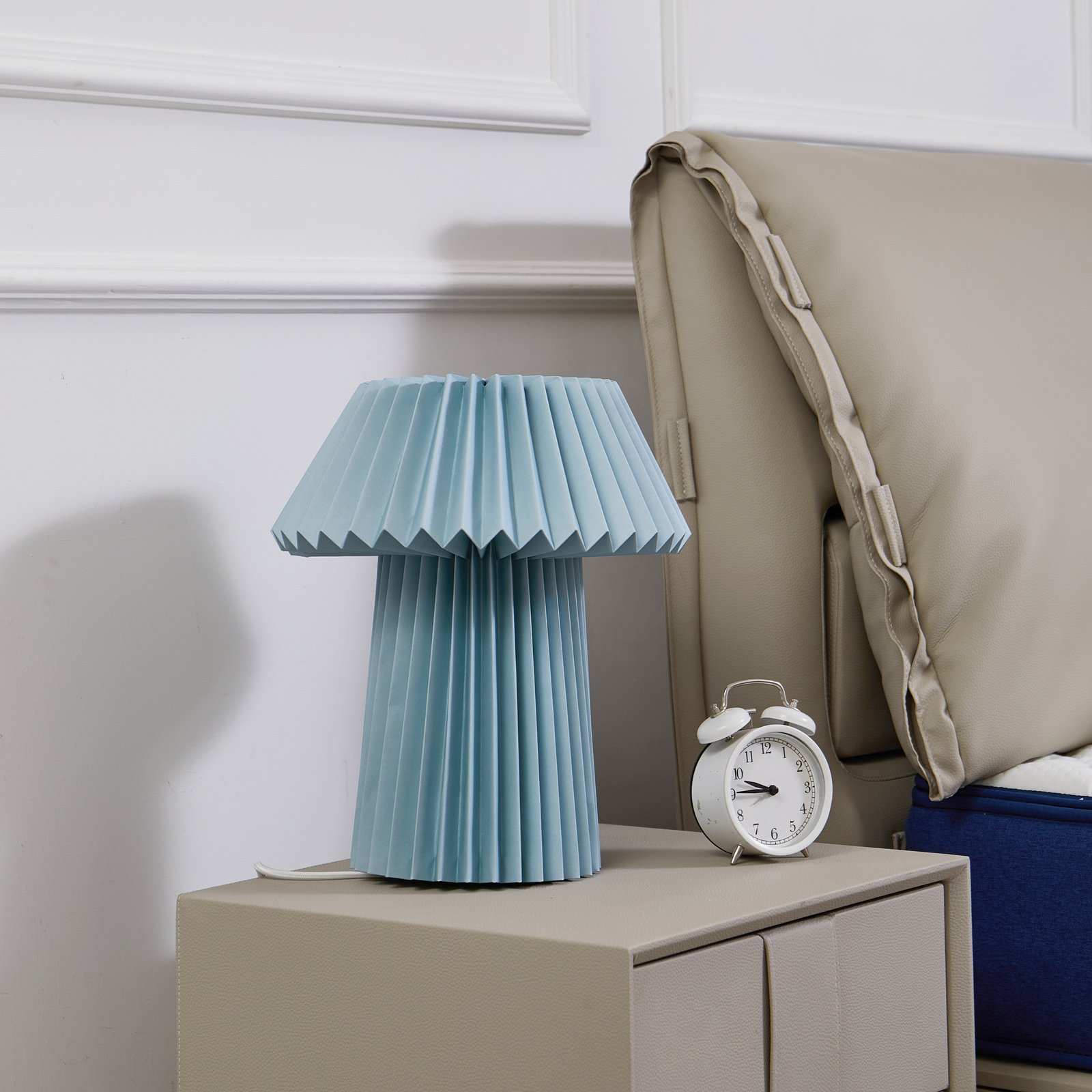 Lindby bordslampa Magali, ljusblå, papper, Ø 34 cm, E14