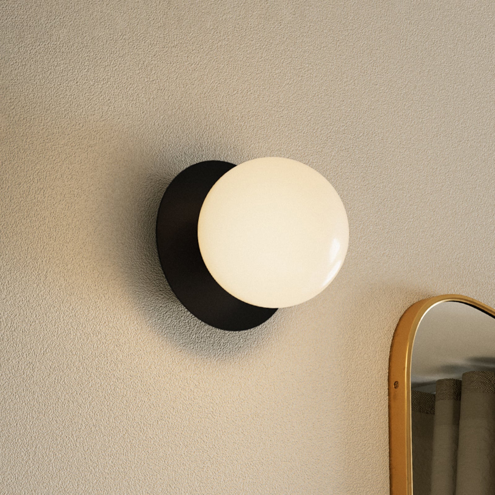 Liila 1 wall light, black/opal, Ø 14 cm, IP44 - Nuura 