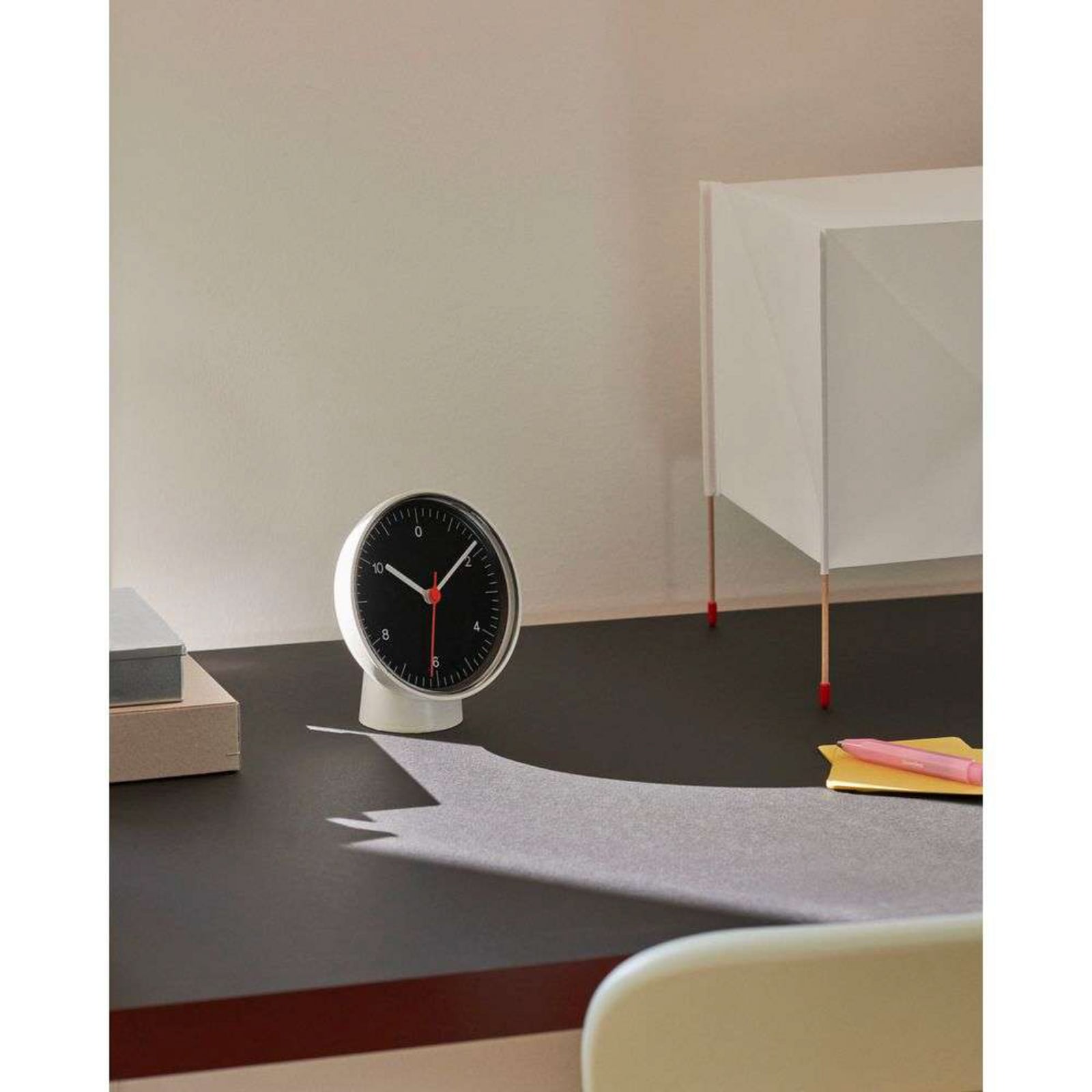 Table Clock Tischuhr schwarz/weiß Kunststoff Höhe 14cm - Hay