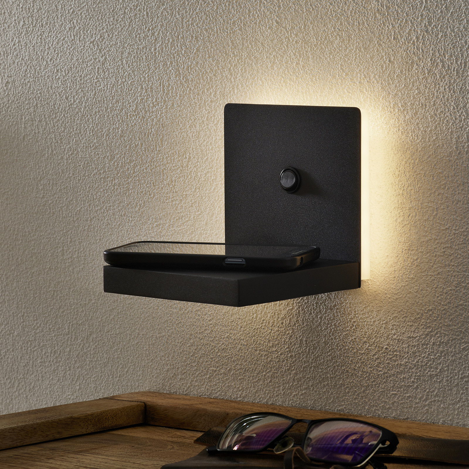 Mantra Iluminación Candeeiro de parede LED Zanzibar com estação de carregamento, preto - candeeiros Quarto de dormir - Moderno - Metal