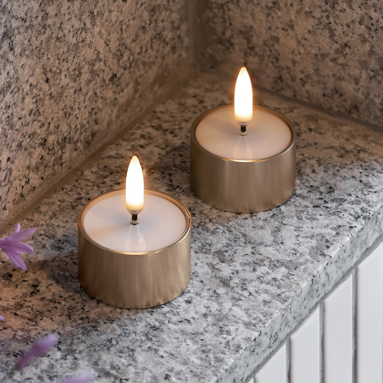 MELTED LED-blockljus, 2-pack, mässing, Ø 4,1 cm – Uyuni Lighting MELTED LED-blockljus, 2-pack, mässing, Ø 4,1 cm – Uyuni Lighting