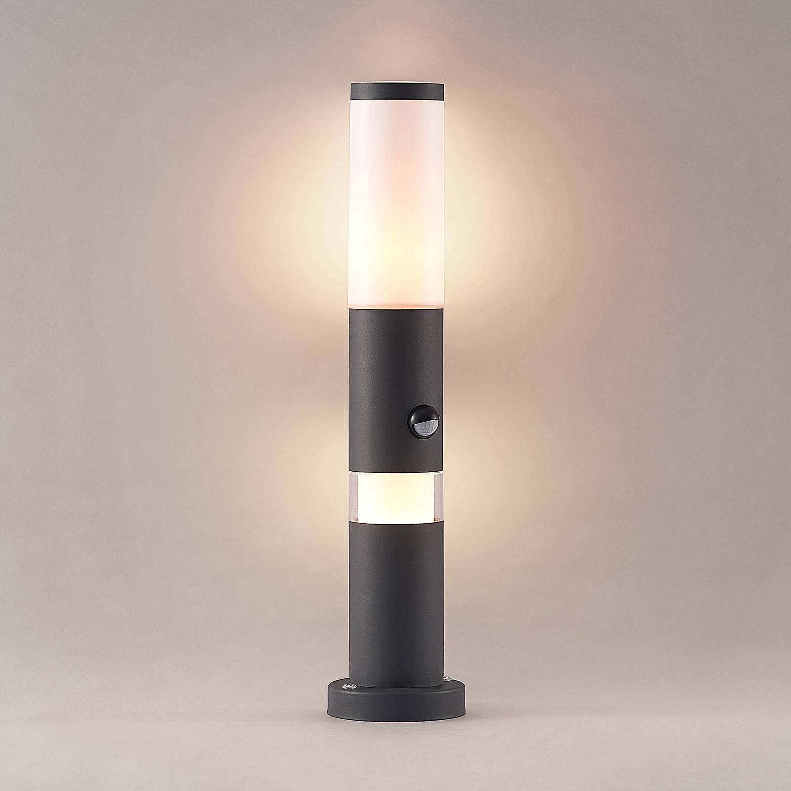 Lindby Okari lampa cokołowa aluminium, czujnik