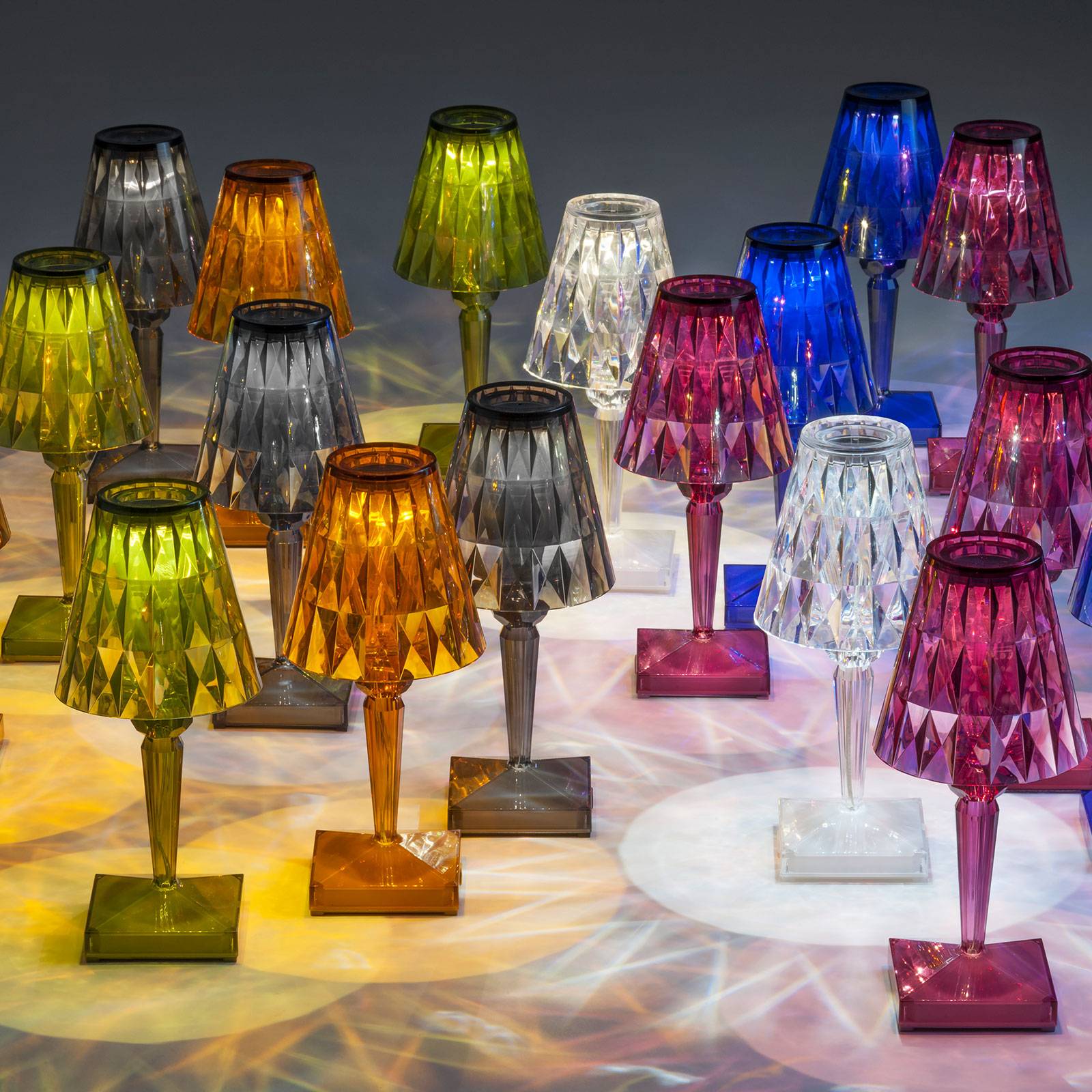 Lampa stołowa LED na baterie Kartell, 26 cm, niebieska, IP54