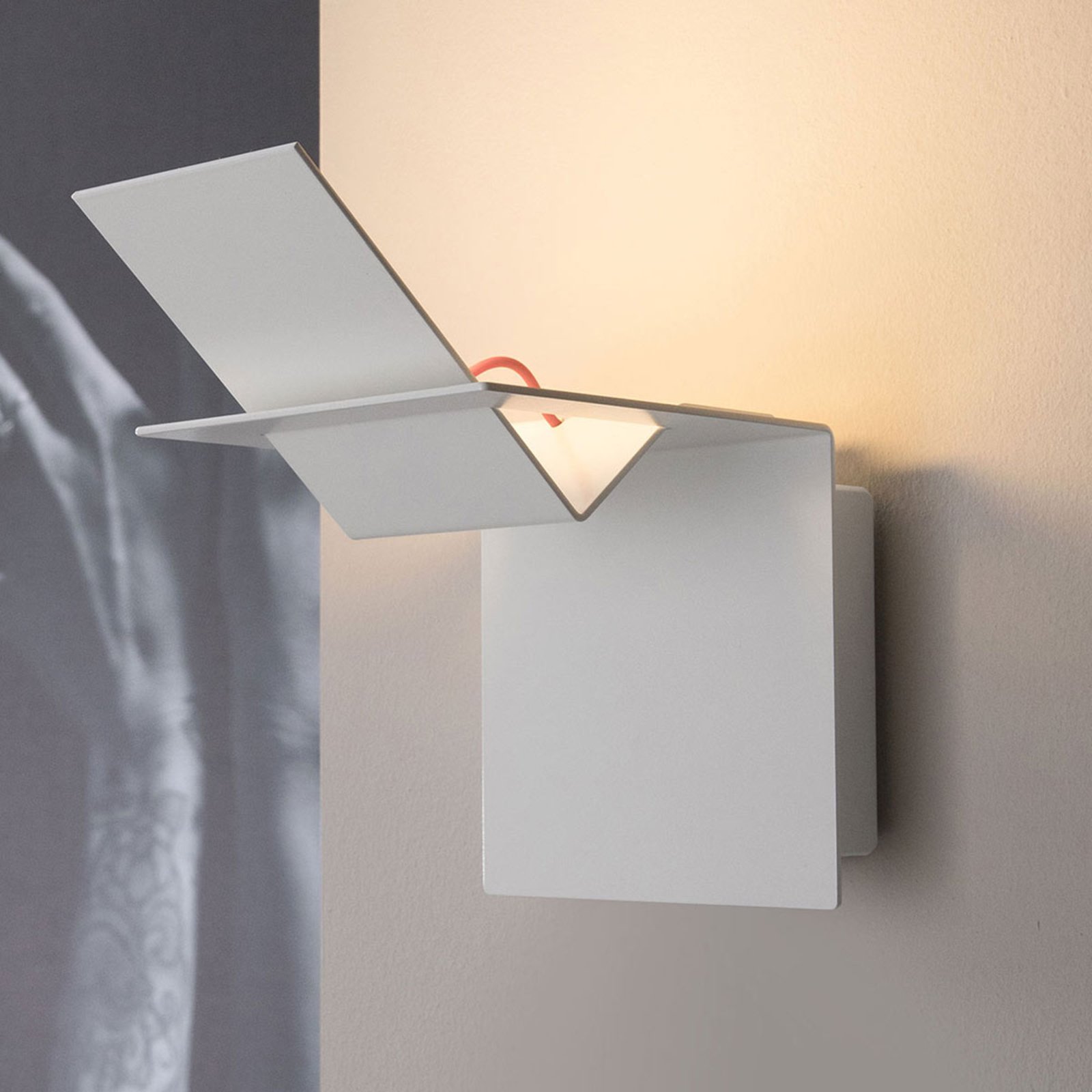 Karman Lamina designer LED wall light for indoors, for Living / Dining Room, aluminium, plastic, 12.4 W, energy efficiency: A+, W: 13 cm, H: 18 cm