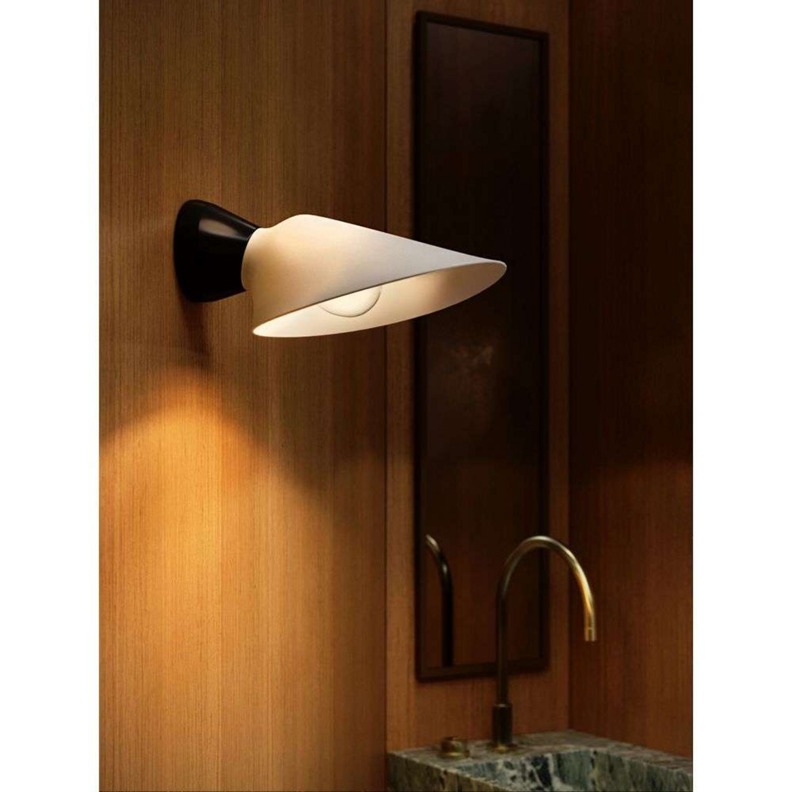 Plume Aplică de Perete IP44 Black/Porcelain - DCW