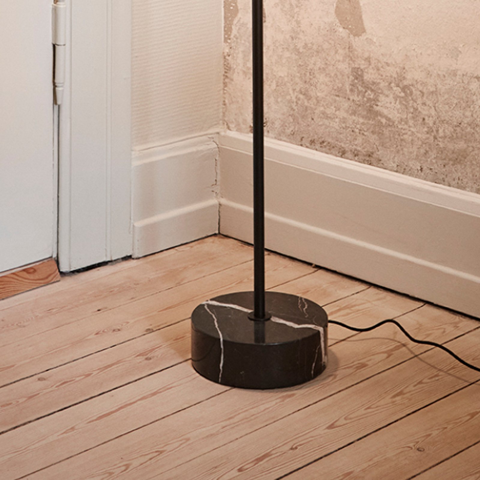 AYTM LED floor lamp Grasil, black, marble, height 127 cm