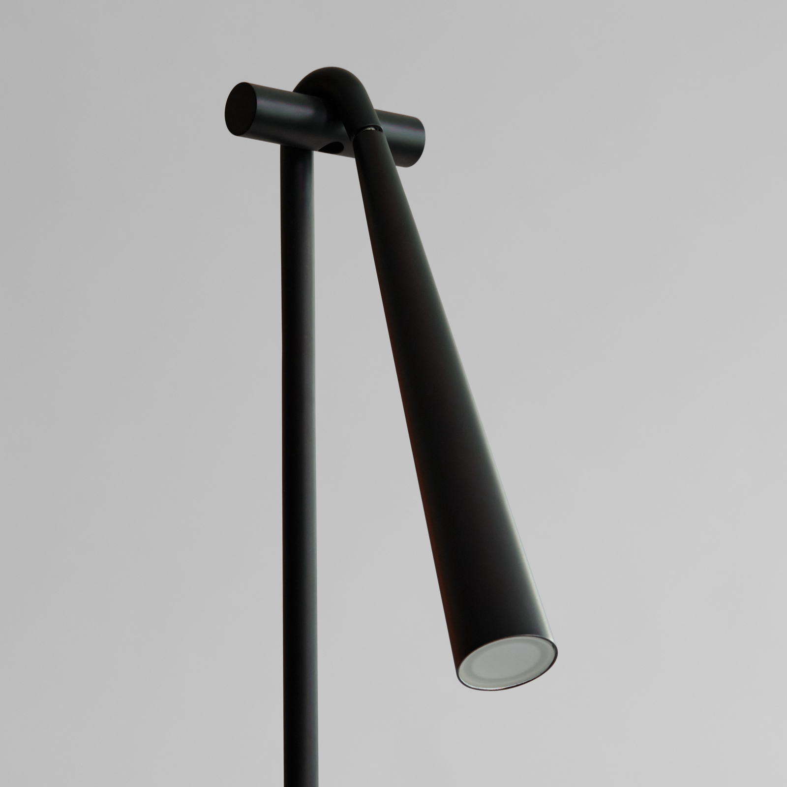 Candeeiro de pé SNAKE, preto Altura 130 cm Metal - 101 Copenhagen