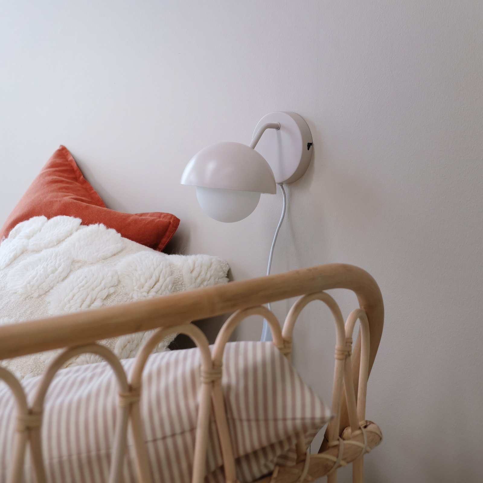 Rose Wall Lamp Matt Beige - DybergLarsen