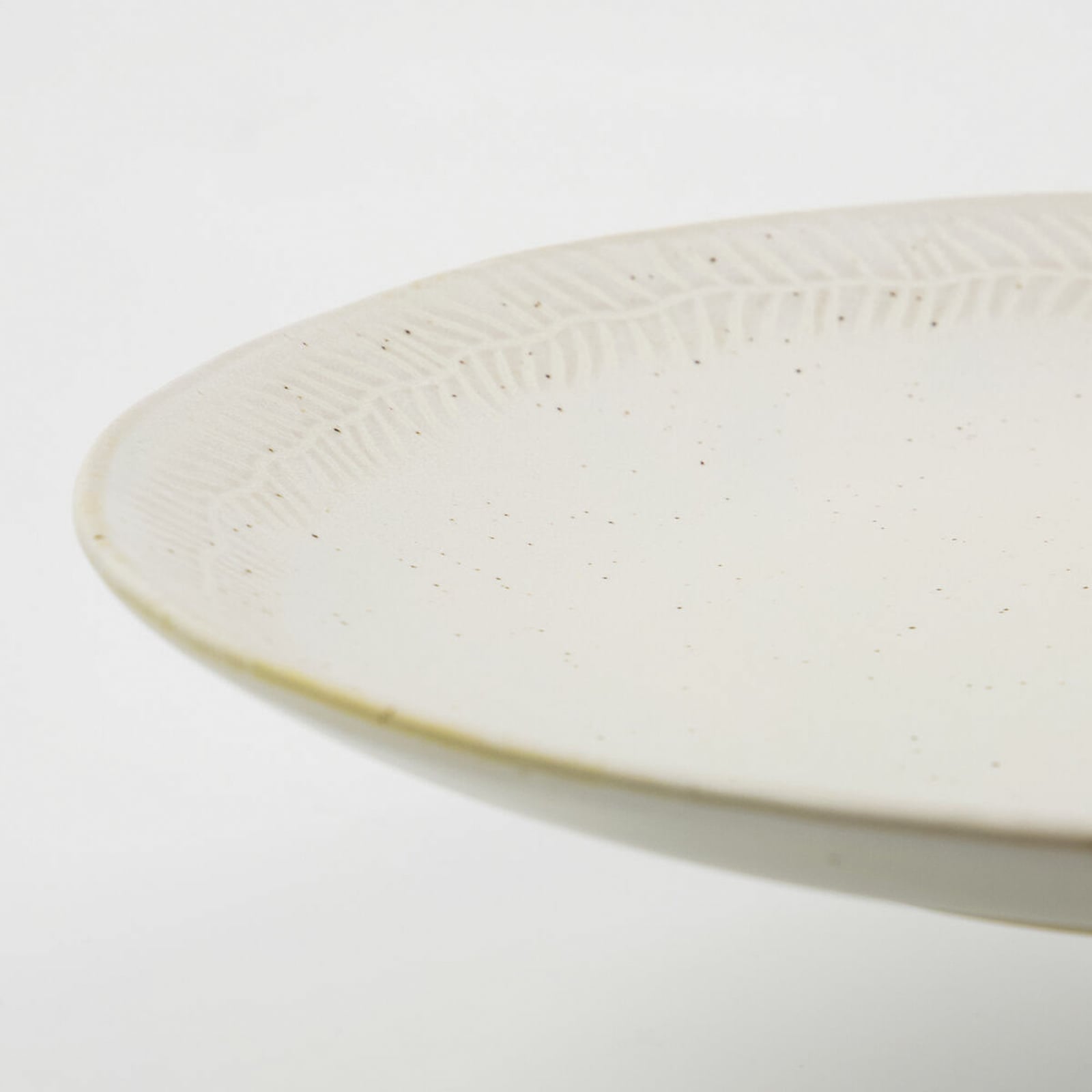 Assiettes de service, lot de 4, Ø 26,5 cm, grès, crème - House Doctor