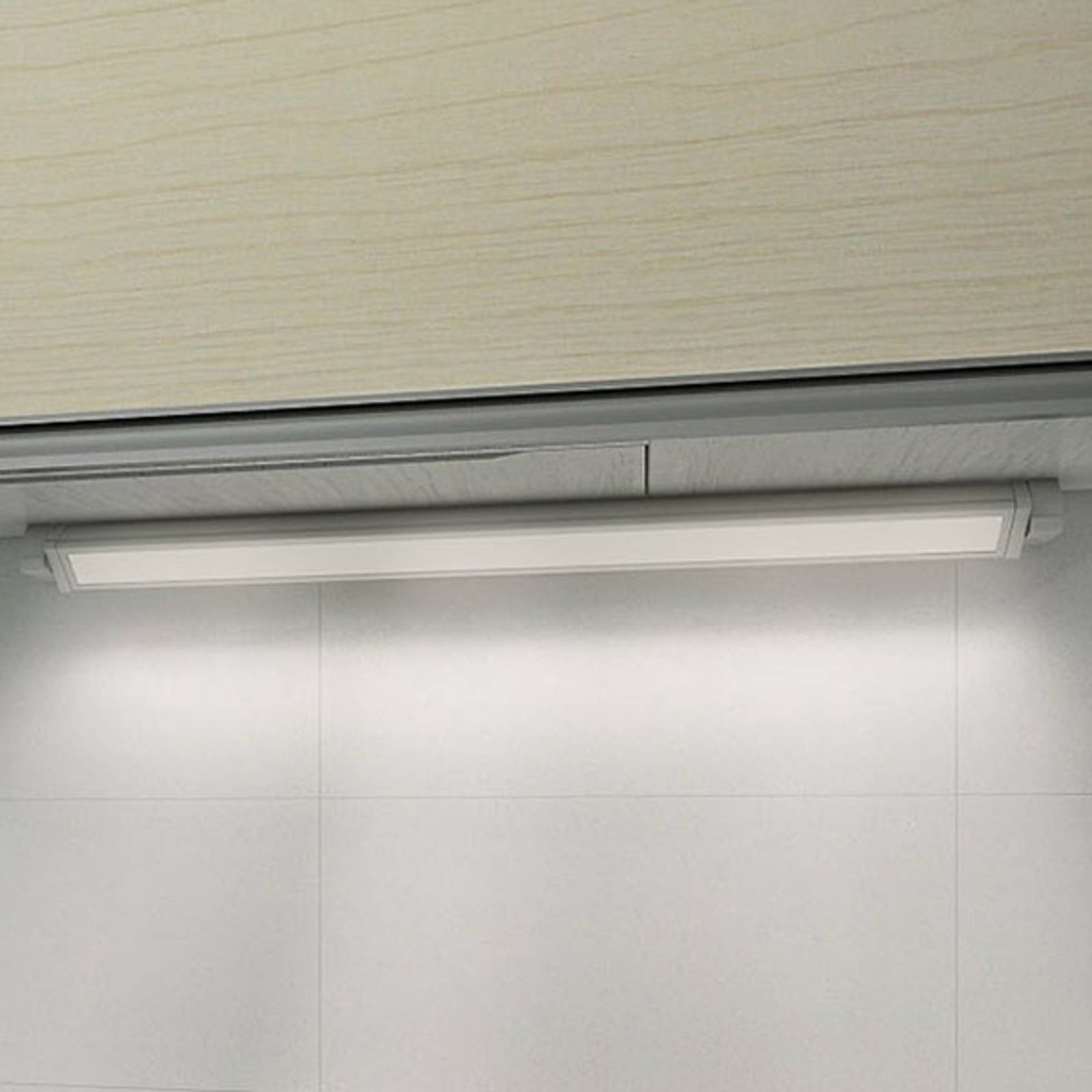 Pinta-asennettava LED-kalustevalaisin 957 P 34,8cm
