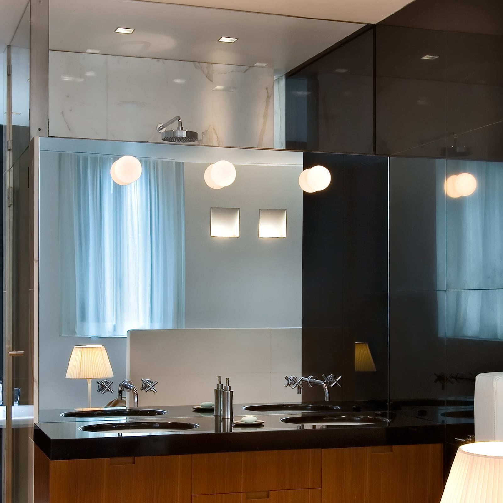 FLOS Mini Glo-Ball C/W - Taklampa i designutförande