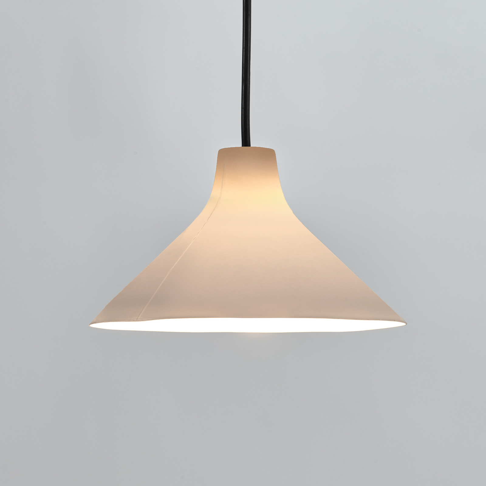 S BLACK-WHITE SEAM pendant light, porcelain, E14 - Serax