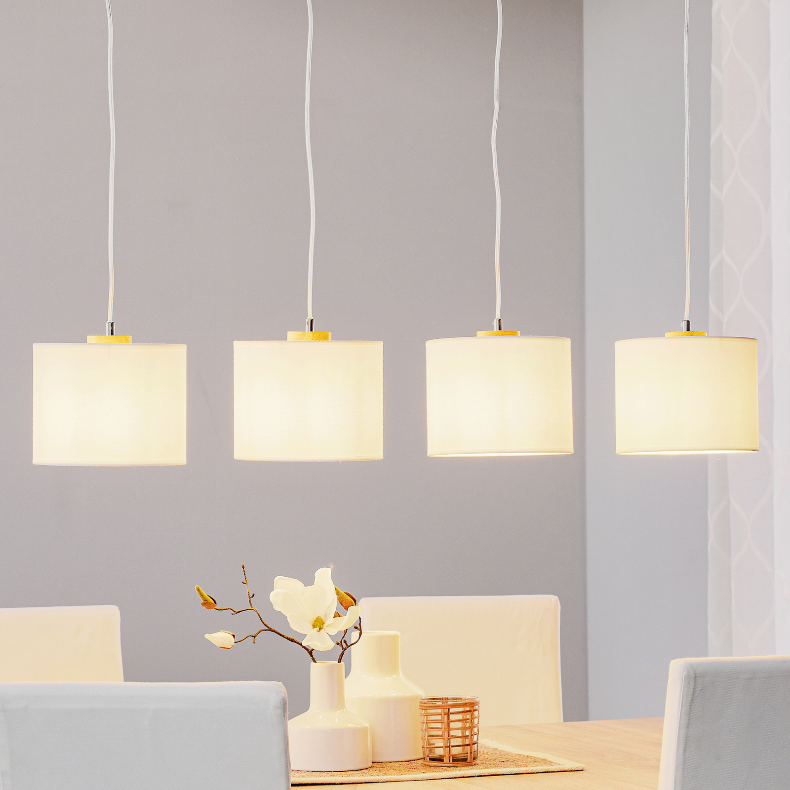 Suspension Corralee blanche à quatre lampes