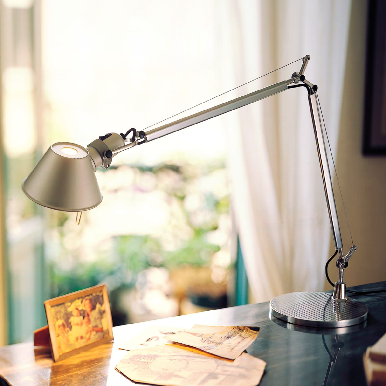 Lampka biurkowa LED Tolomeo ze ściemniaczem