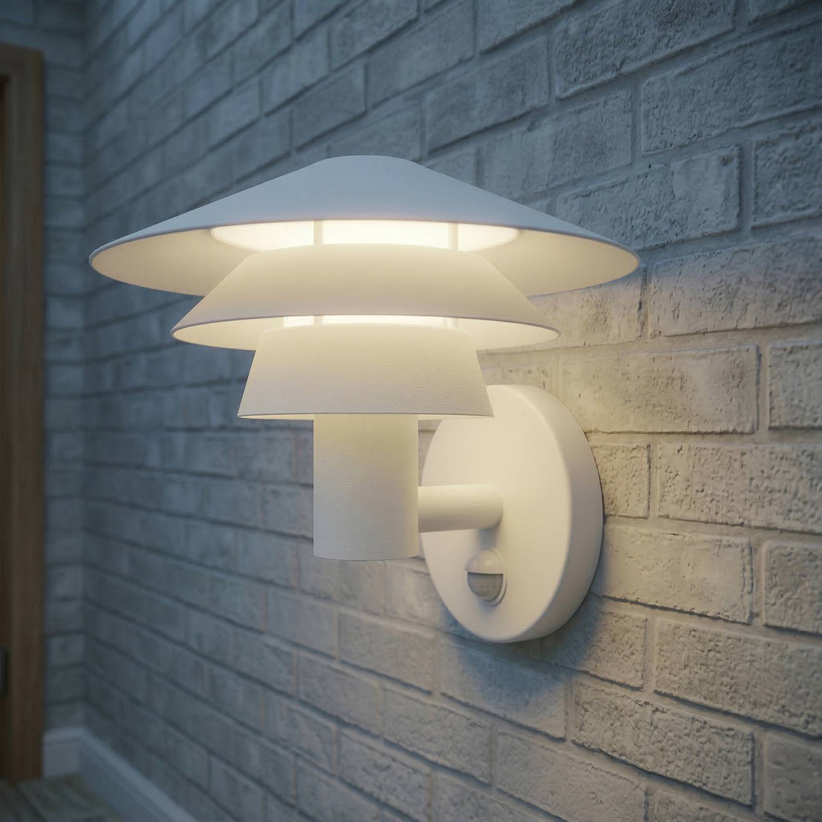 Applique d'extérieur LED Lucande Montaro, blanche, IP54, avec capteur