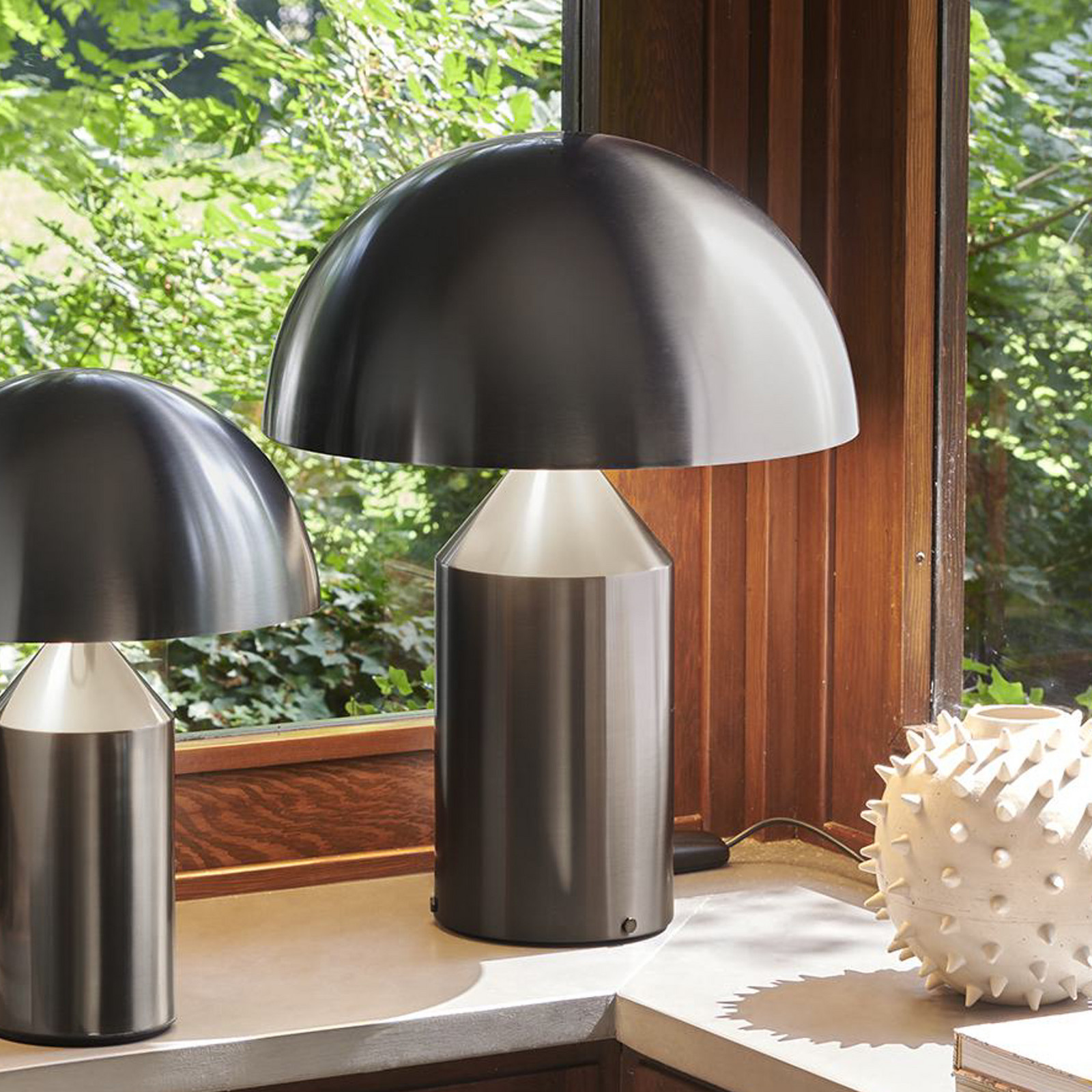 Oluce stolna lampa Atollo, nikal saten, prigušivač, aluminij, Ø 50 cm - Dnevni boravak/blagovaonica - Dizajn - saten nikal