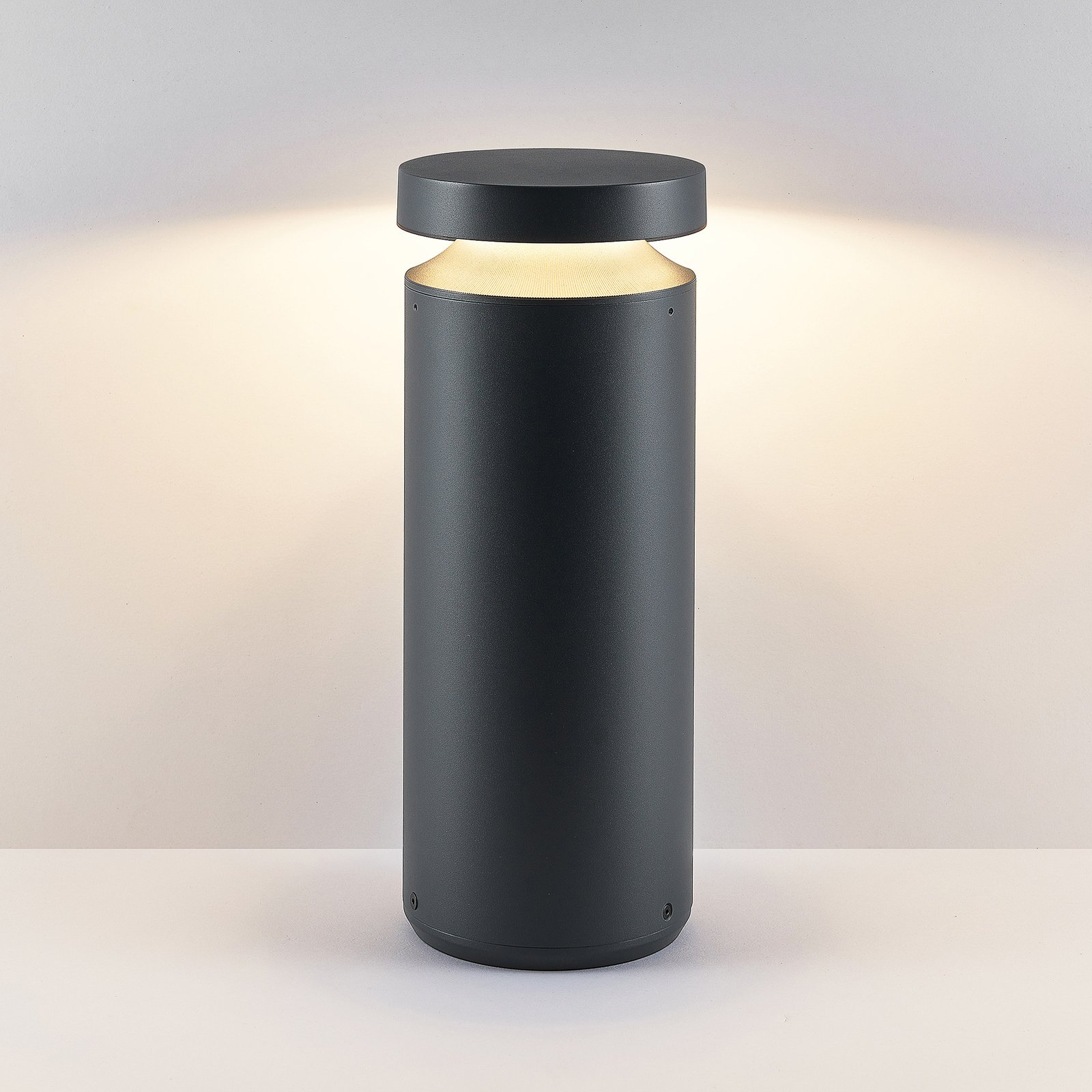 Molto Luce LED pedestal lamp Mona, Ø 18 cm, aluminium, height 45 cm