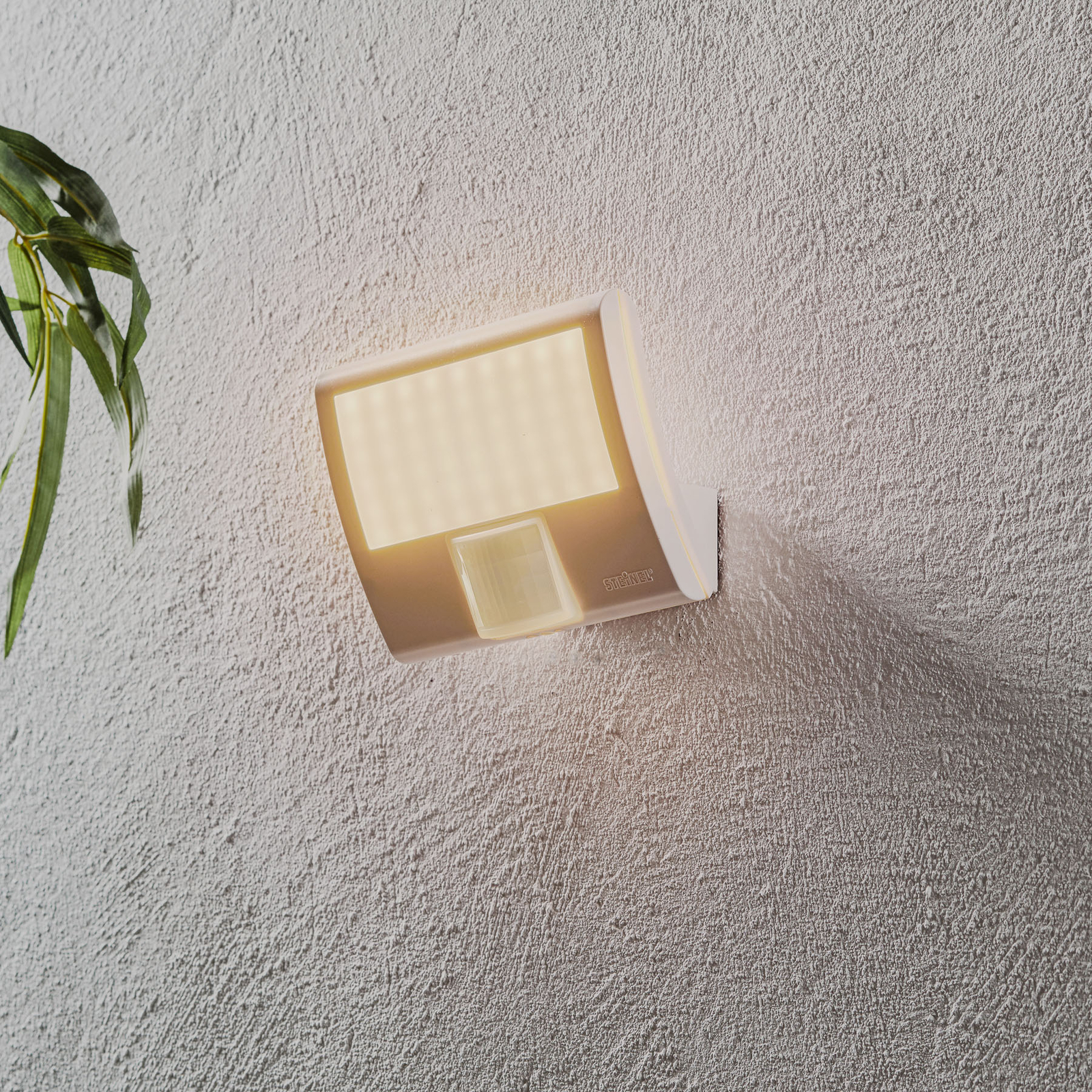 STEINEL XLED curved S sensor outdoor spot white