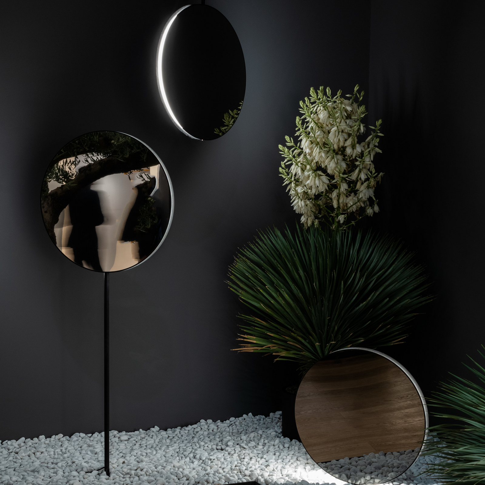 Artemide Se|eS LED κρεμαστός καθρέφτης μαύρος
