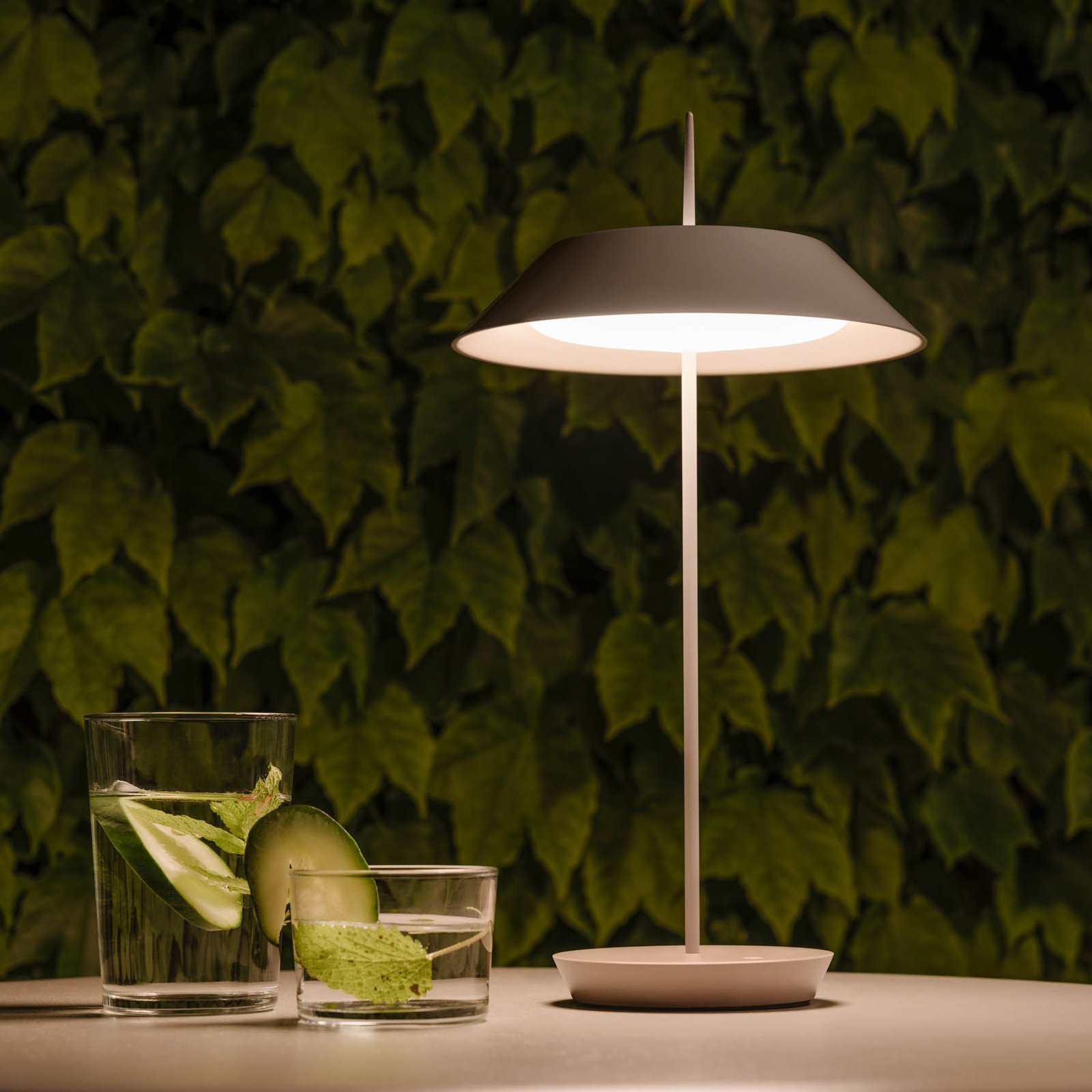 Vibia Mayfair Mini LED настолна лампа, с акумулаторна батерия, бежова