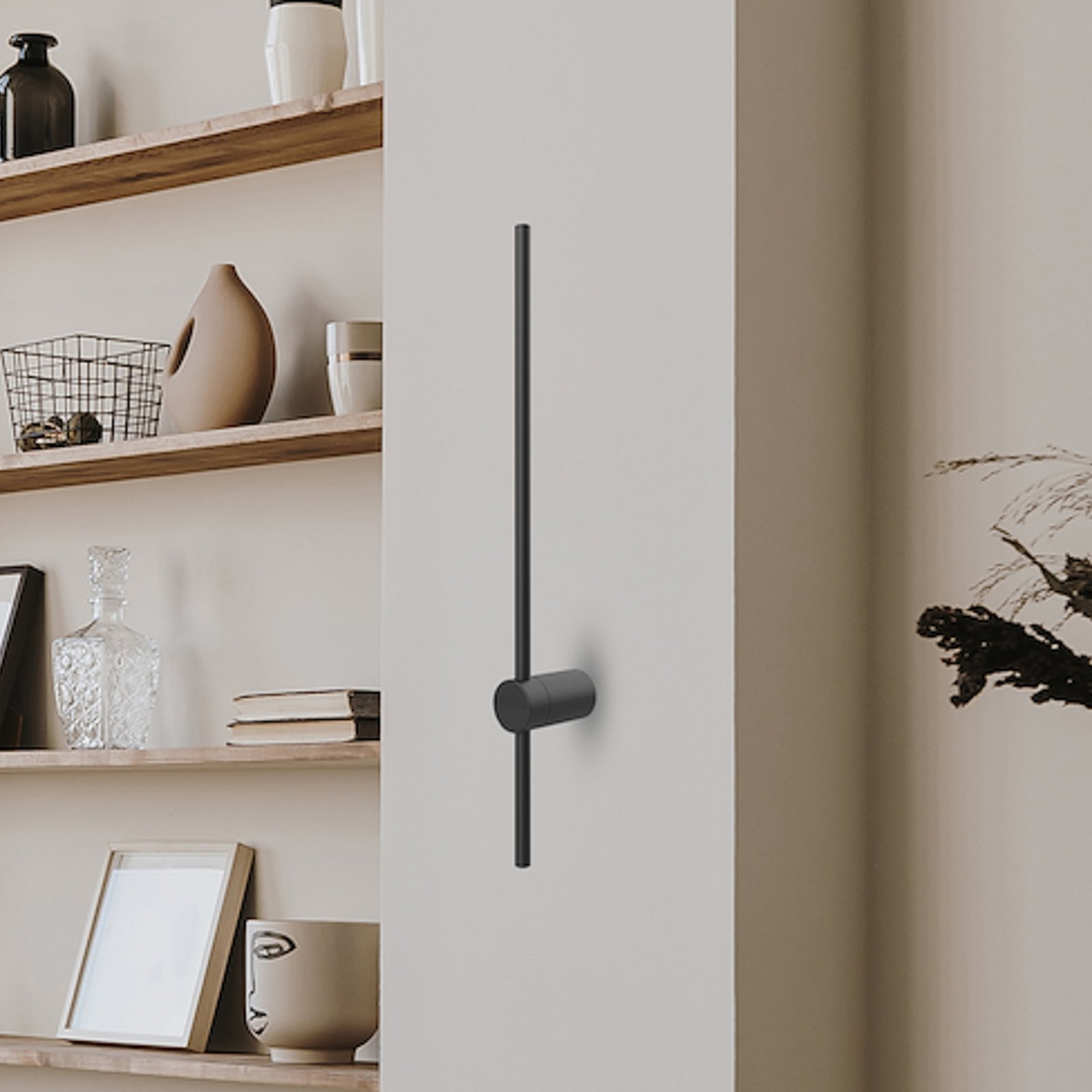 Applique murale LED Swing, hauteur 90 cm, CCT, métal, noir