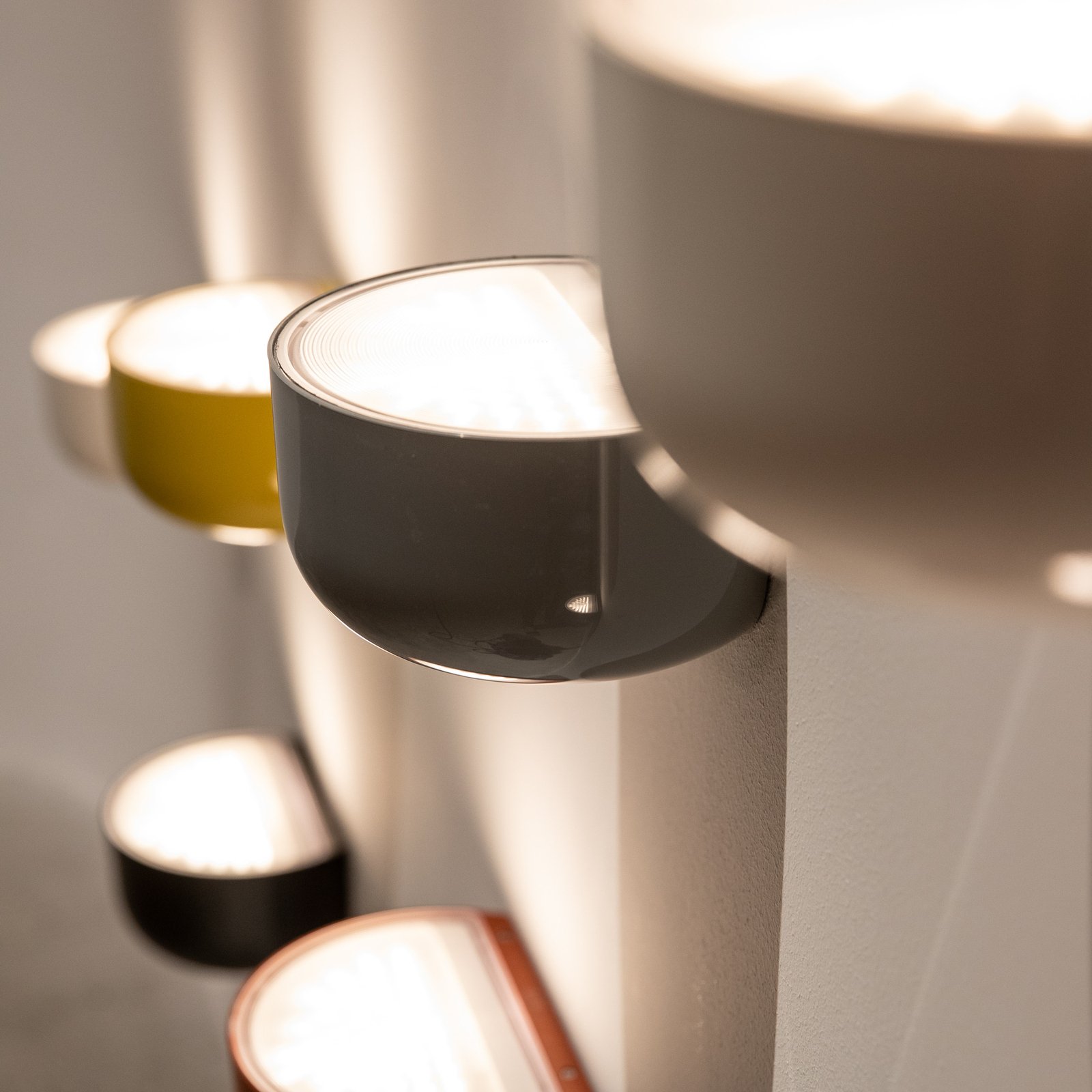 FLOS Bellhop Wall Up LED-Außenwandleuchte