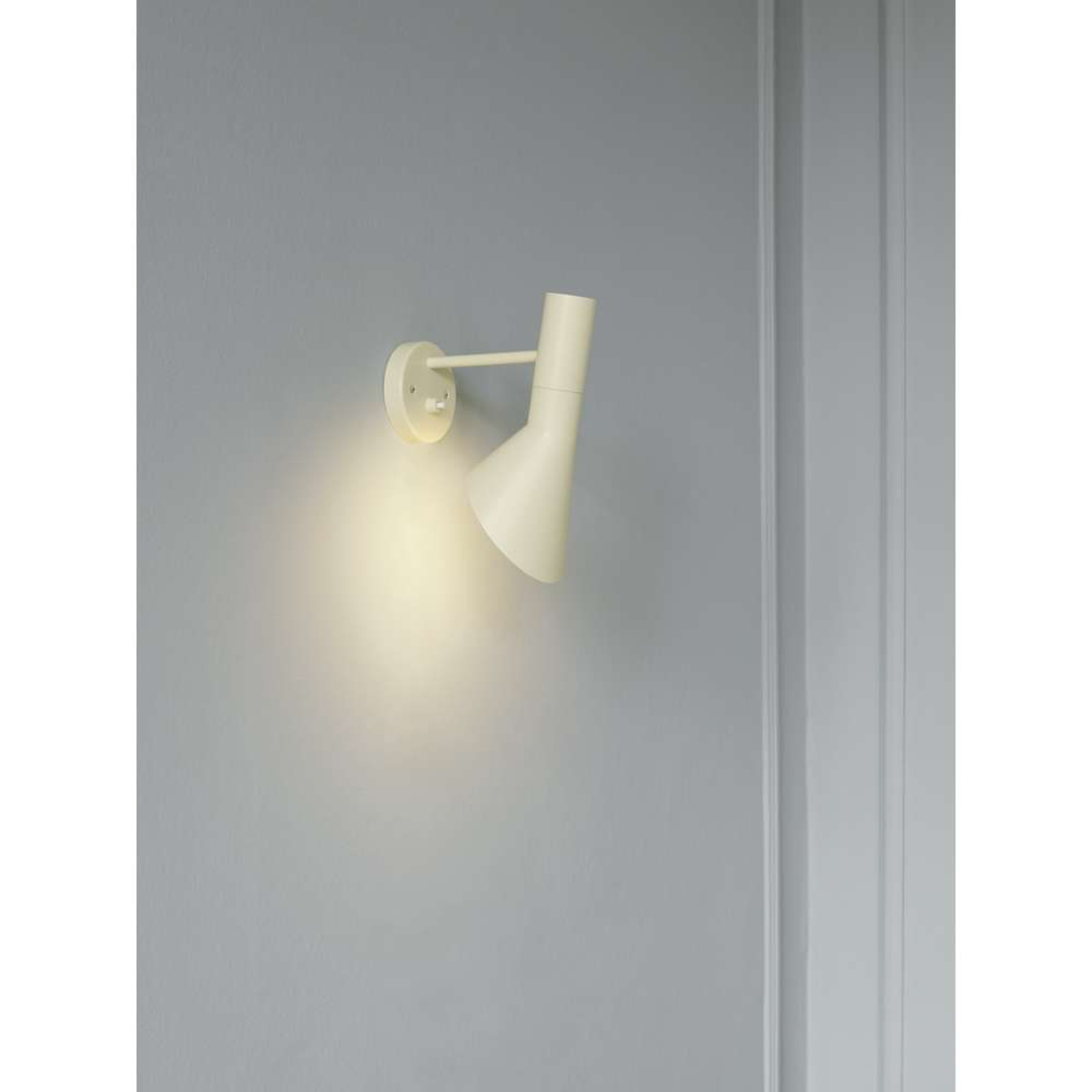 AJ Wall Lamp Soft Lemon - Louis Poulsen