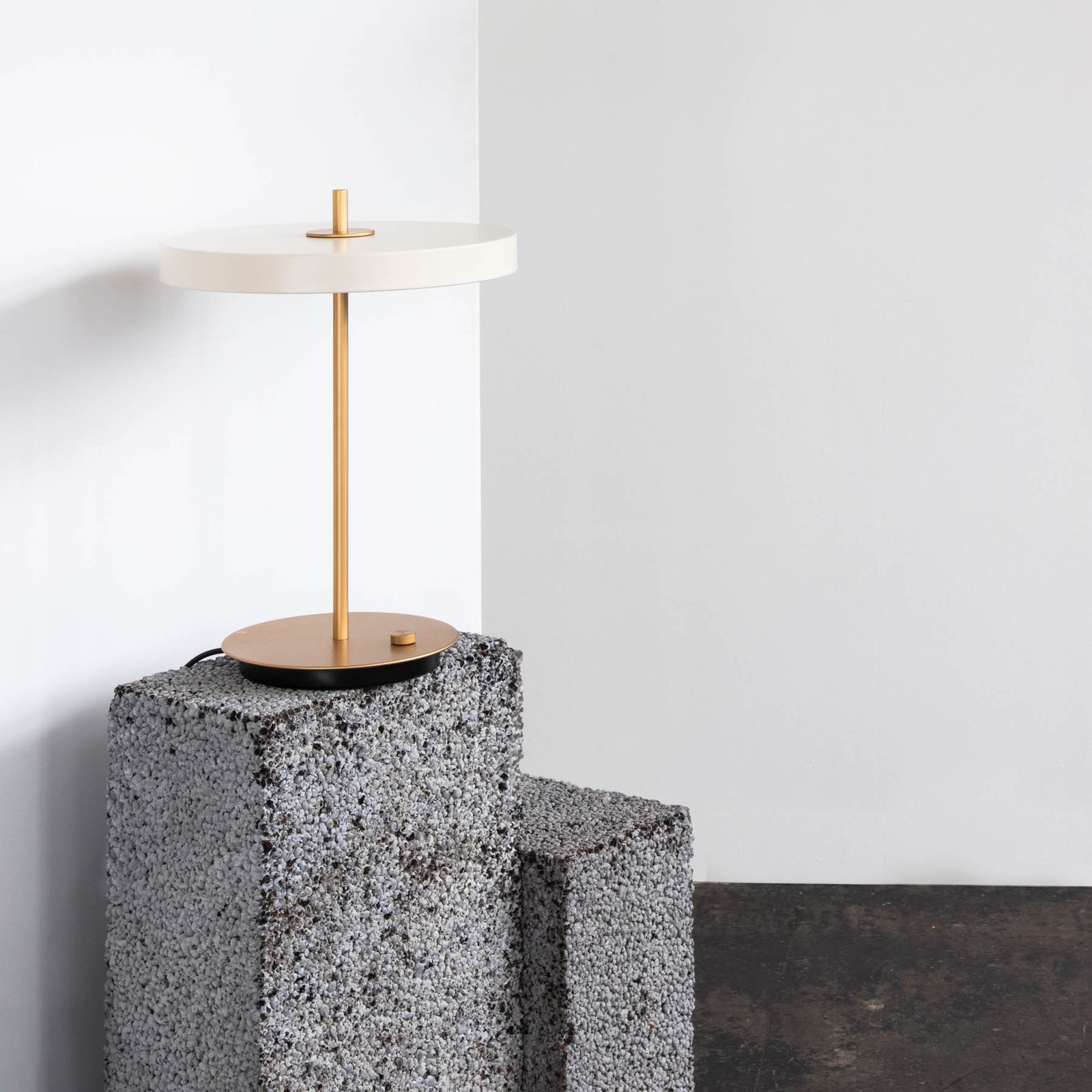 Asteria Bordlampe Pearl White - UMAGE