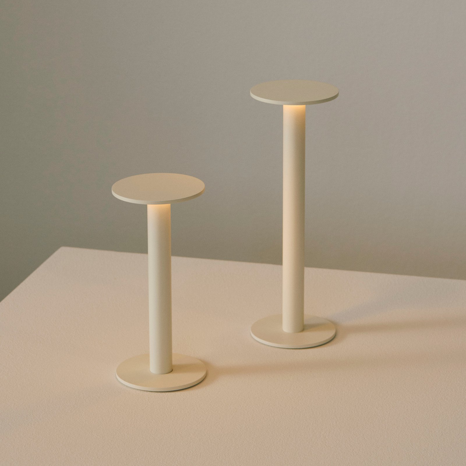 Candeeiro de mesa recarregável LED HAY HOST PORTABLE, branco creme, 30 cm IP44