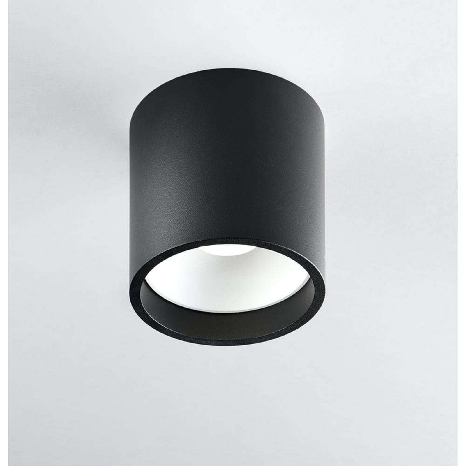 Solo 2 Round Candeeiro de Tecto 10W 3000K Black/White - LIGHT-POINT