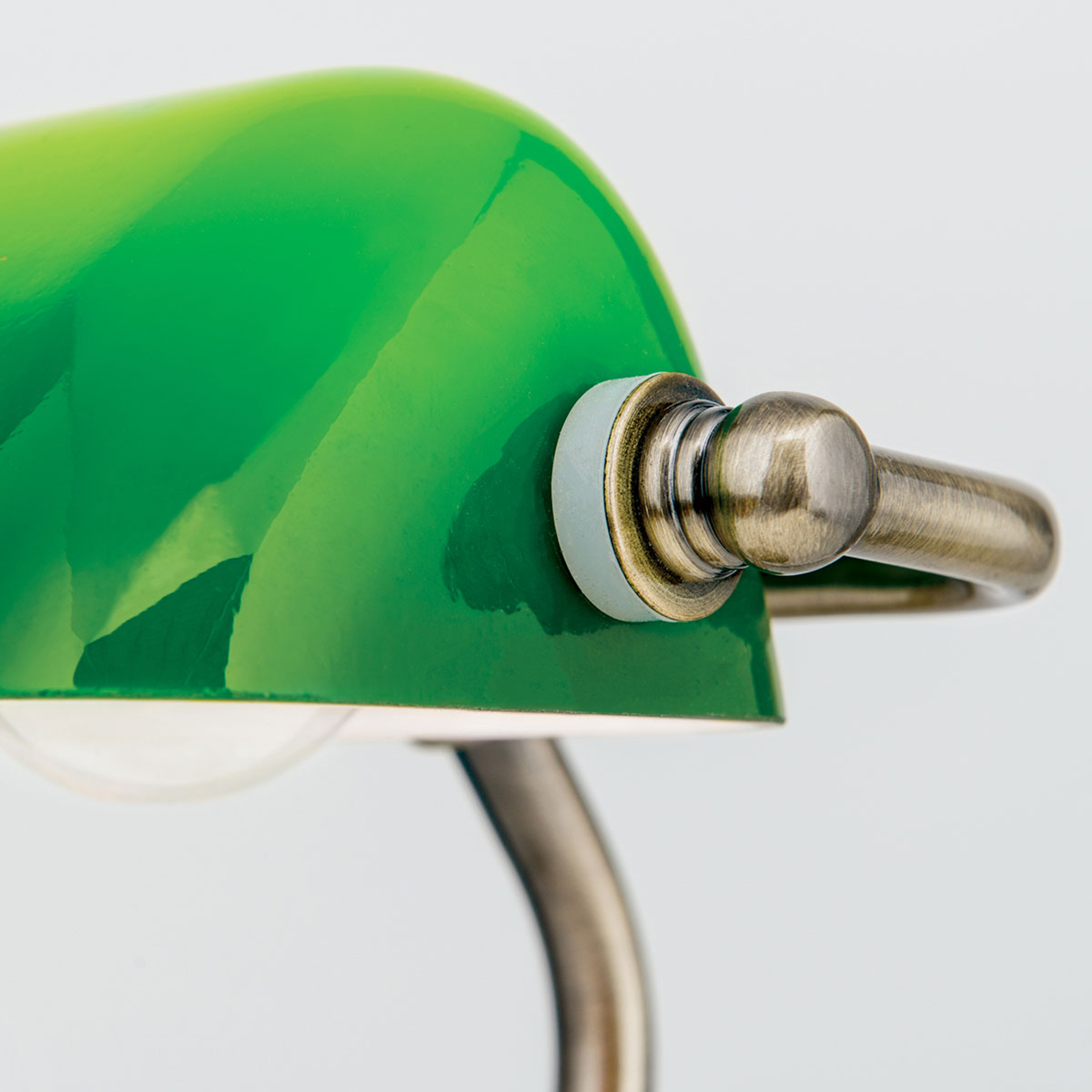 Zora - bordlampe i bankerstil, grønn glasskjerm
