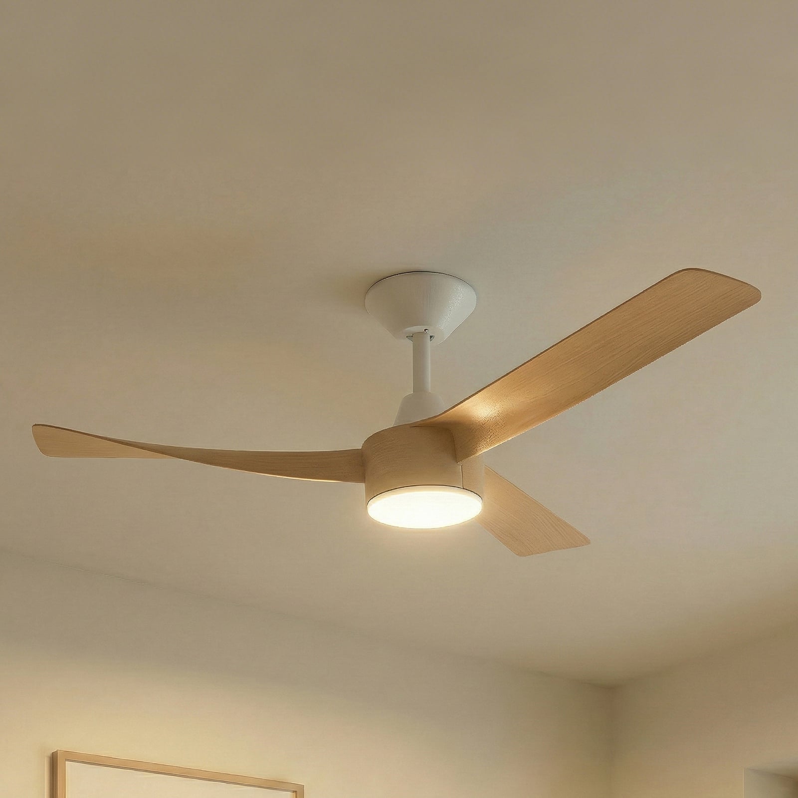 Airona LED-Deckenventilator, weiß/holz, DC, leise - Lucande