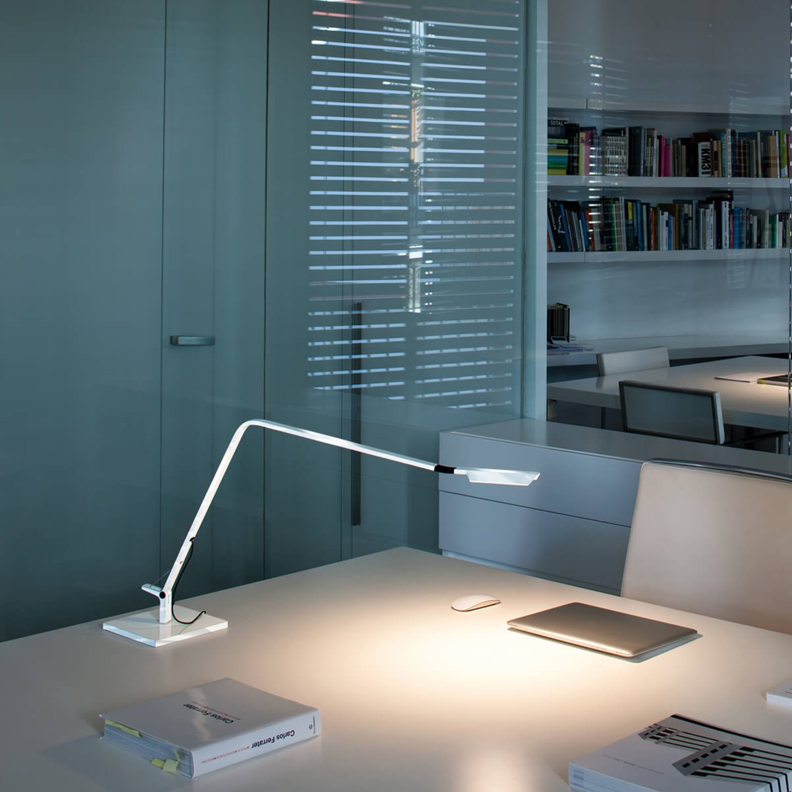 Vibia Flex - LED-pöytävalaisin, kiiltävä valkoinen