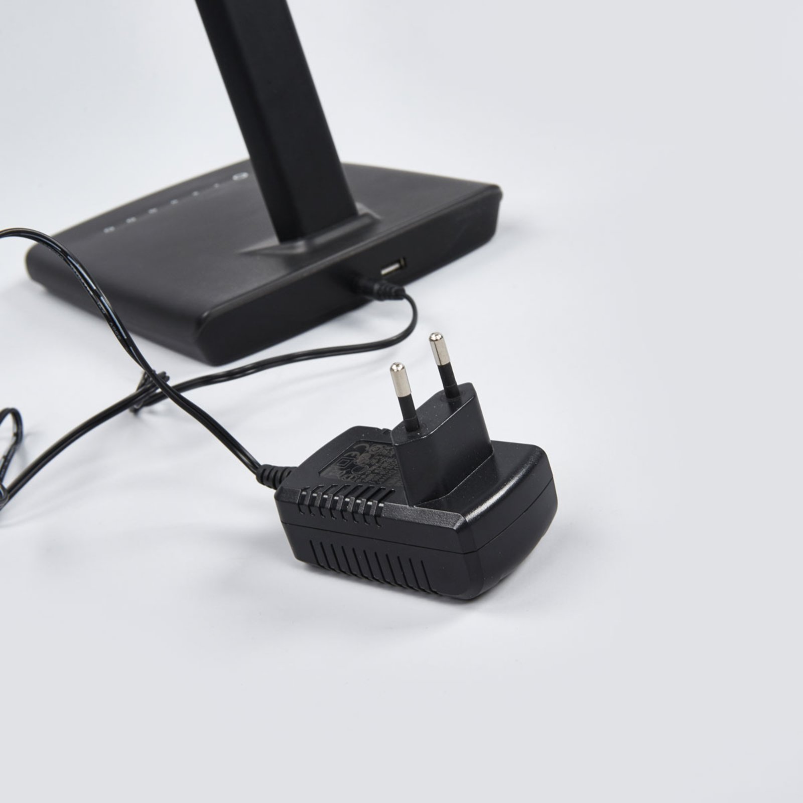 Kuno LED Bordslampa USB Black - Lindby