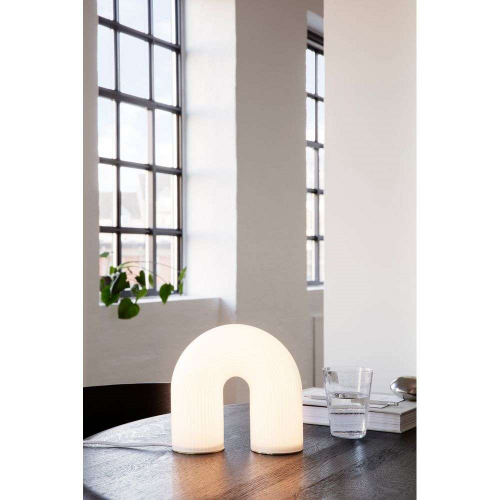 Vuelta Bordslampa White - Ferm Living