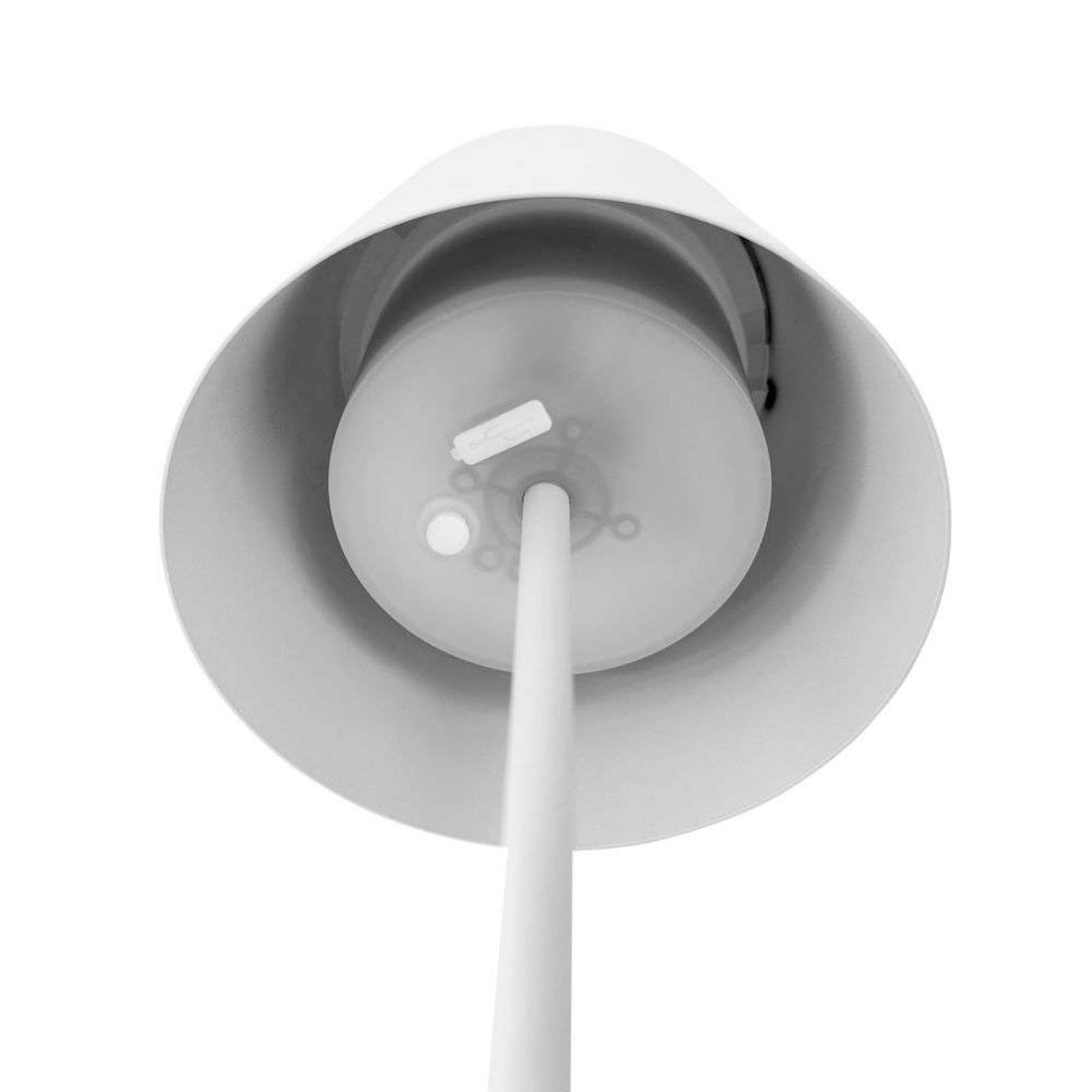 Karl LED-batteridriven bordslampa, vit, IP44 &ndash; Dyberg Larsen - Vardagsrum - Skandinavisk - Metall - Med lampsk&auml;rm