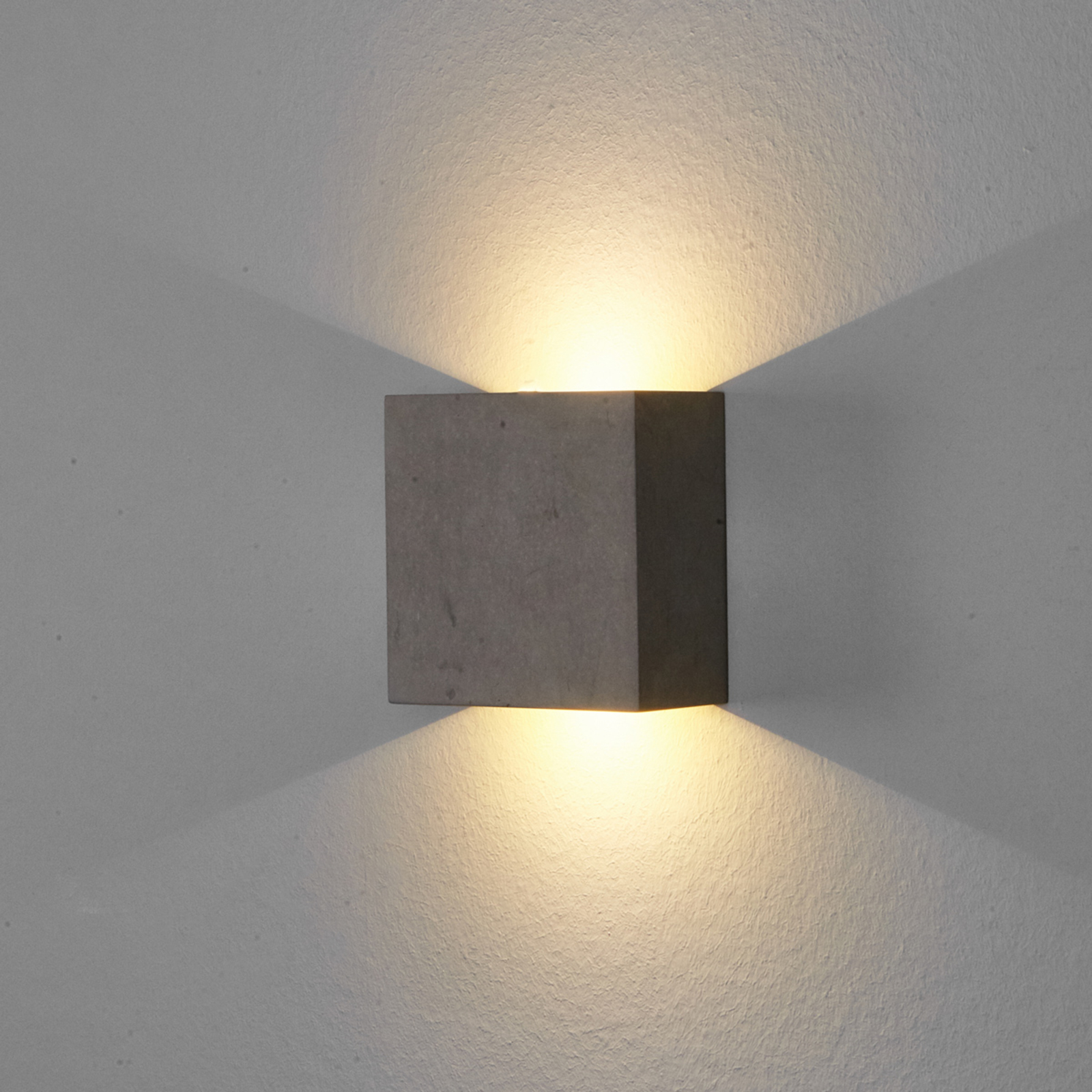 Yva - LED wall light, concrete
