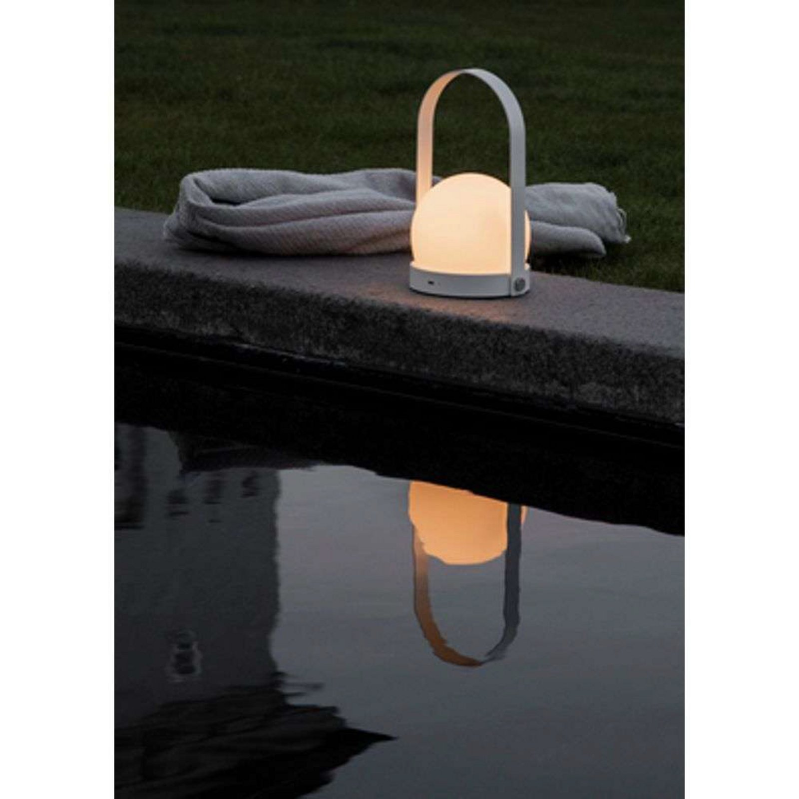 Carrie Portable Bordslampa Olive - Audo Copenhagen