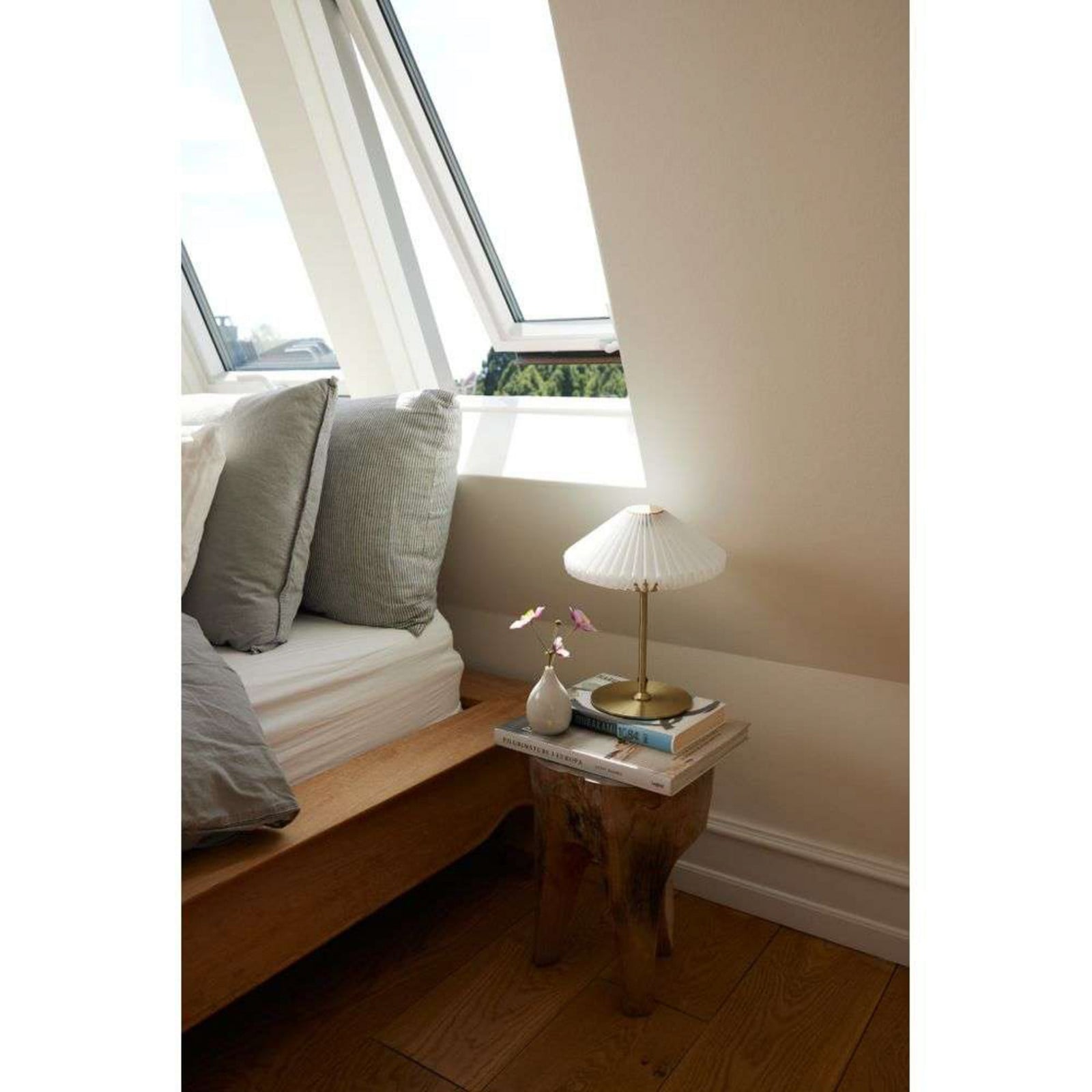 Paris Bordslampa &Oslash;24 Clean White/Antique Halo Design - Vardagsrum - Metall