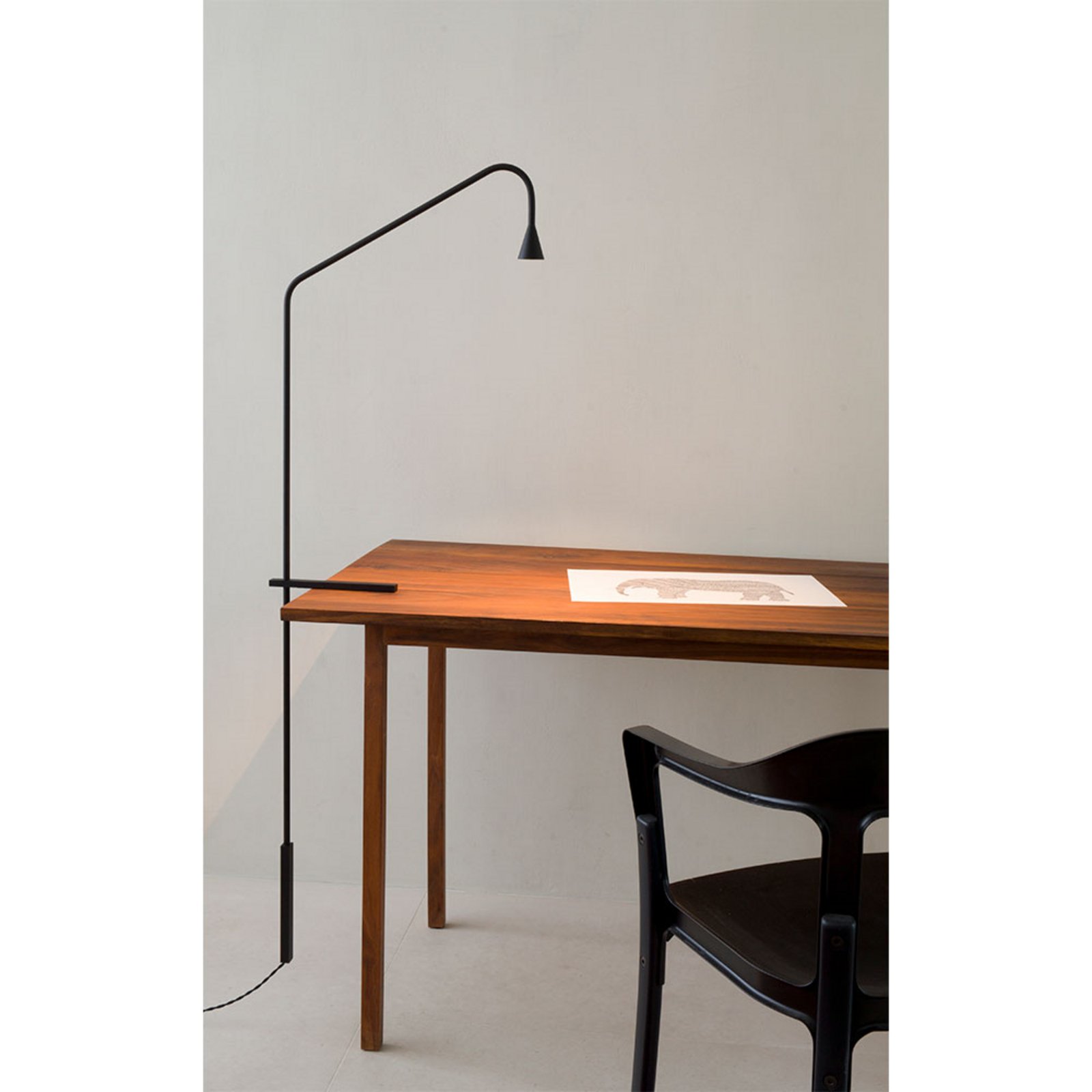 Austere T Candeeiro de Mesa Black - Trizo21